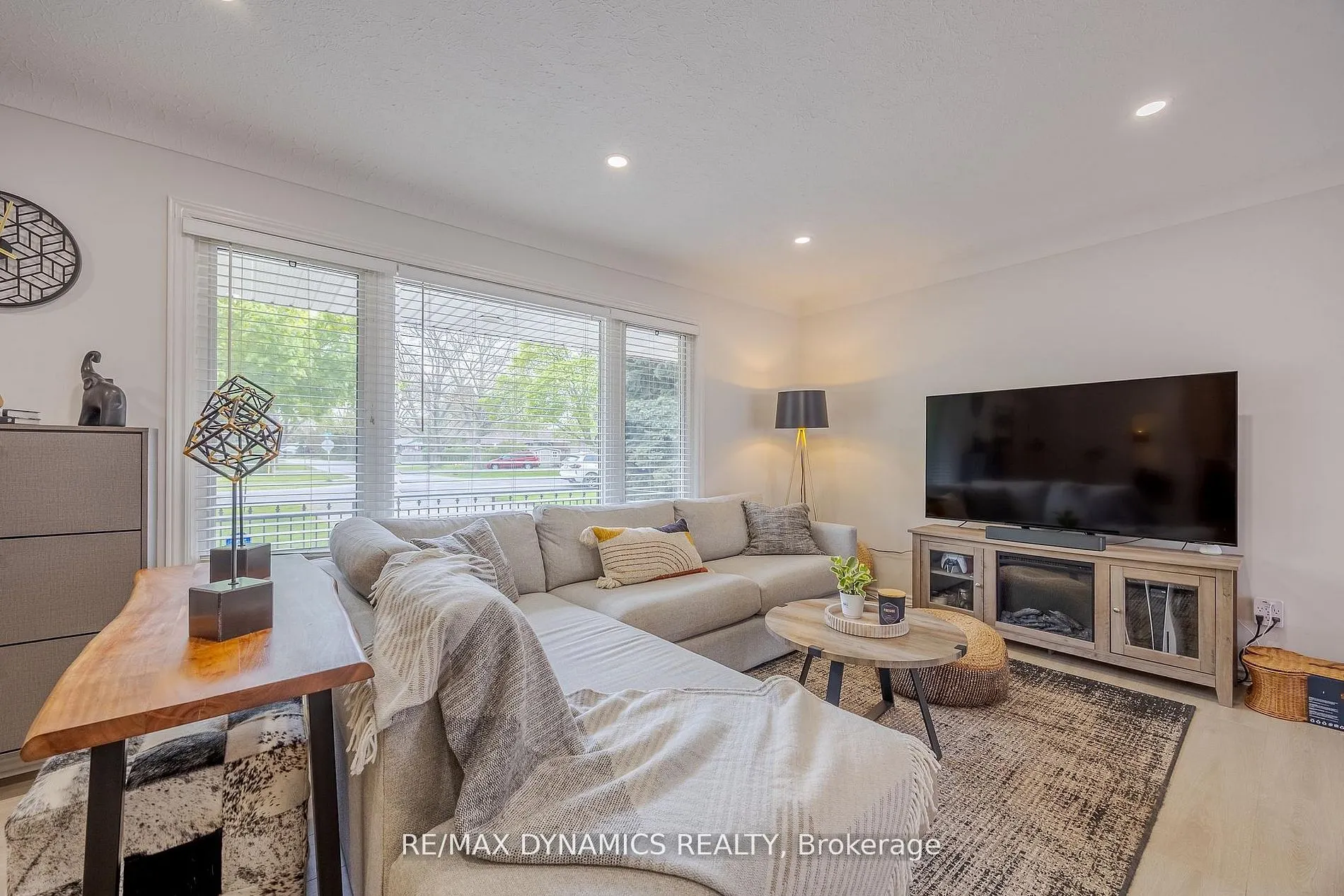 87 Rochelle Drive
