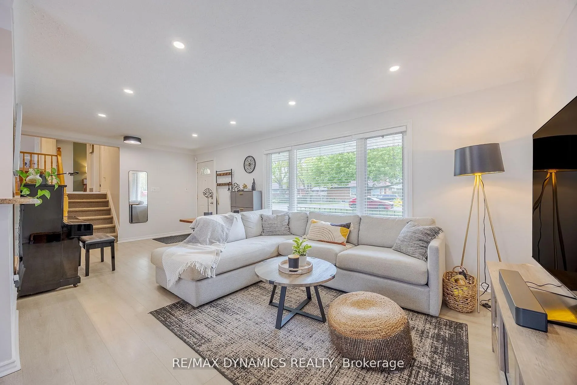87 Rochelle Drive