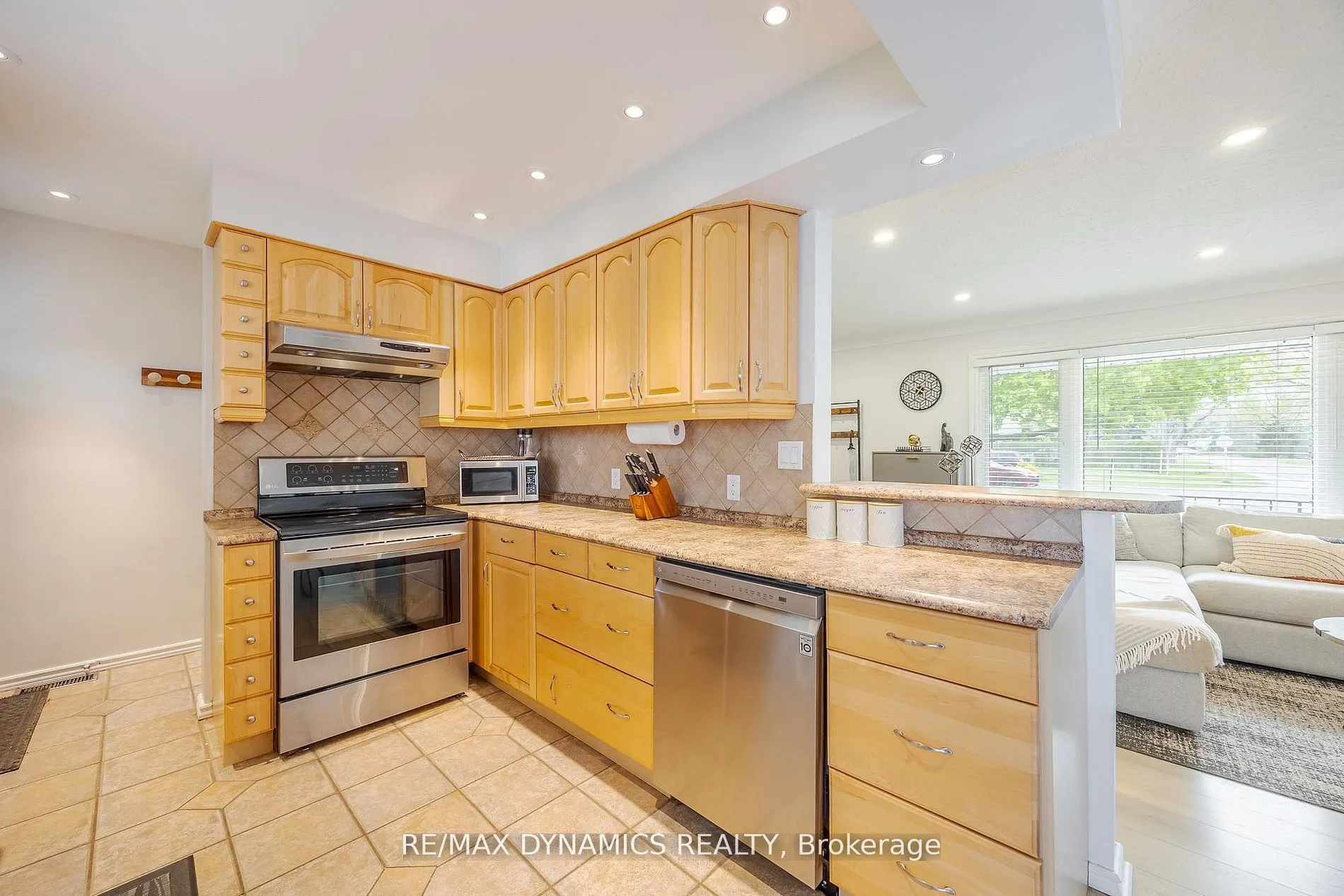 87 Rochelle Drive