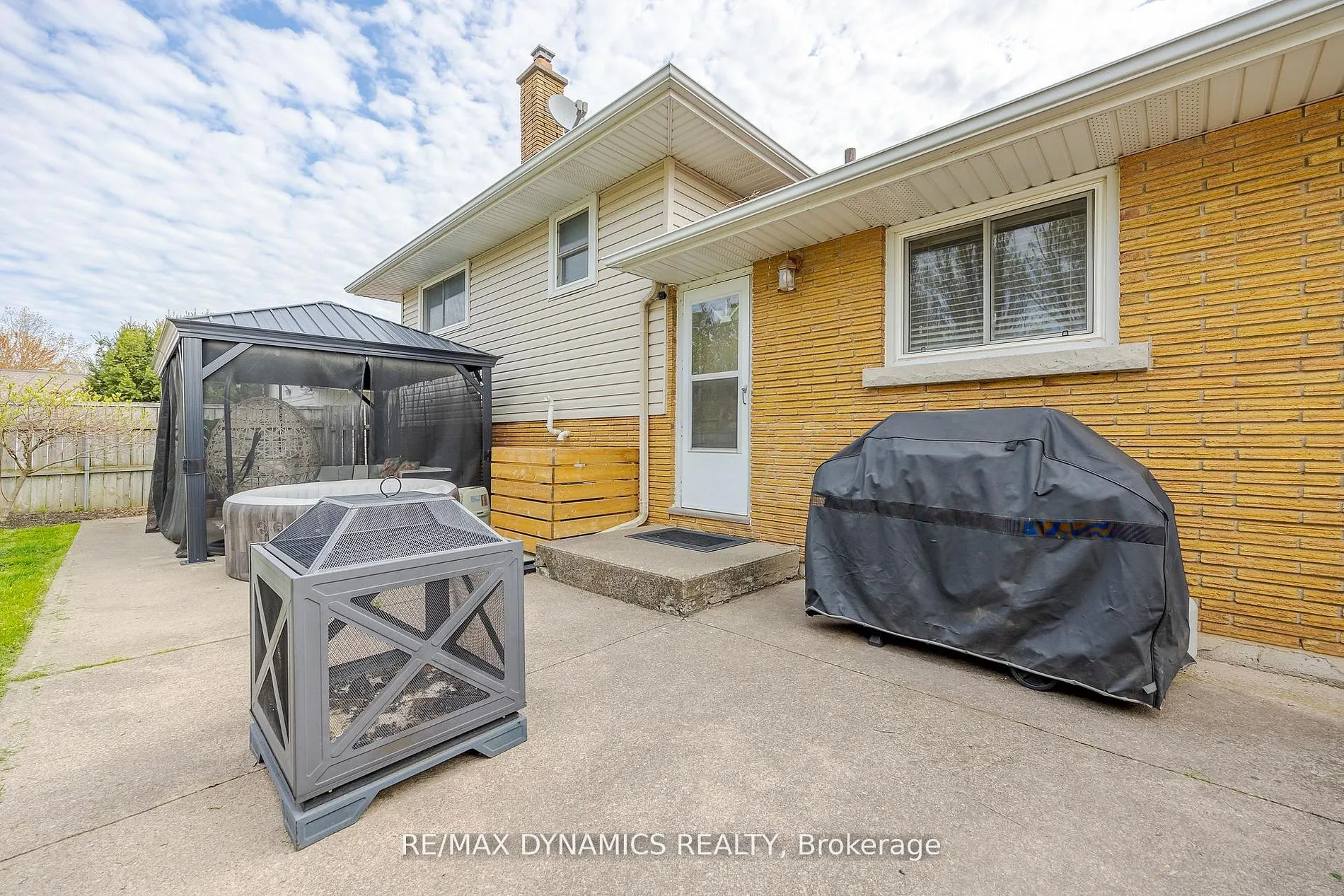 87 Rochelle Drive