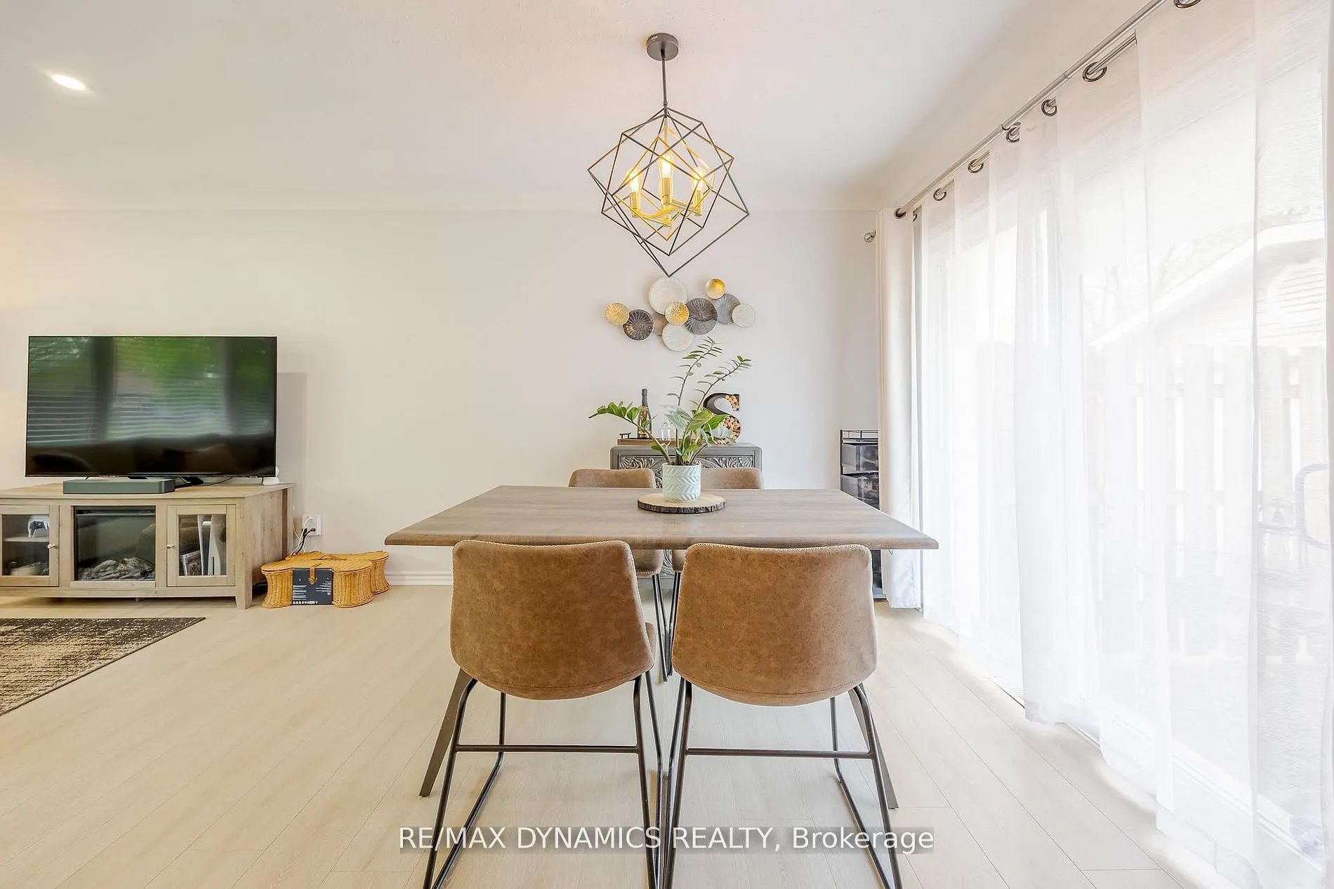 87 Rochelle Drive