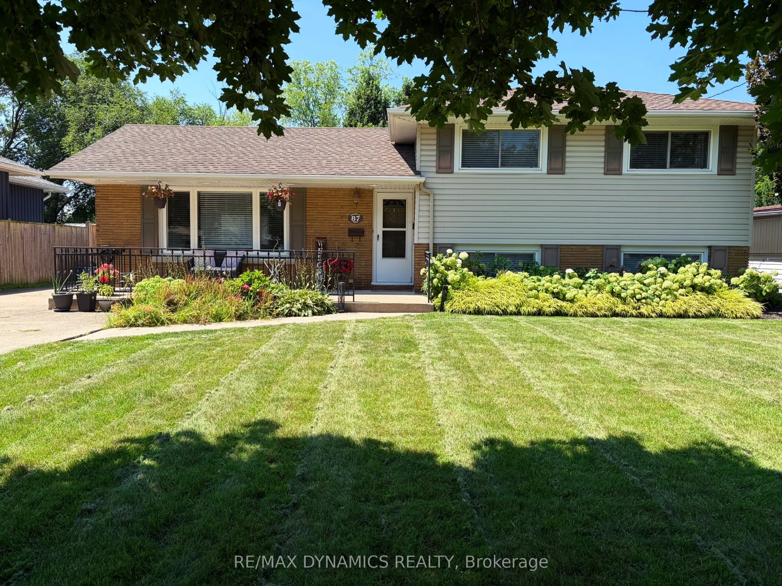 87 Rochelle Drive