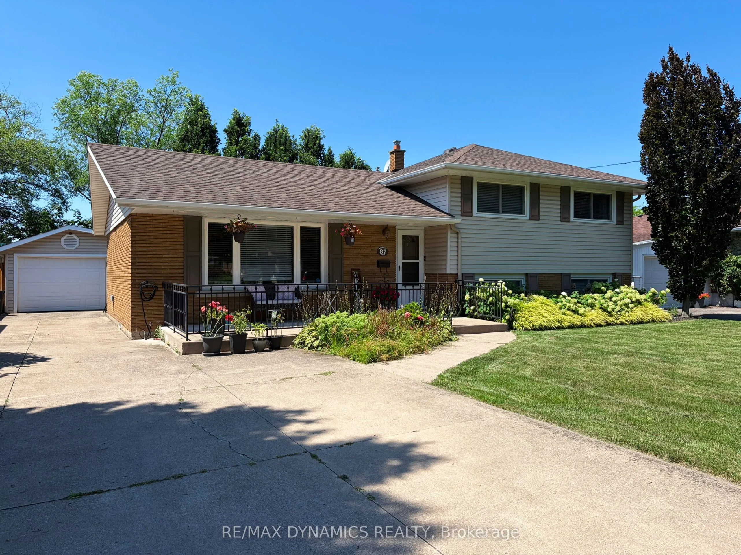 87 Rochelle Drive