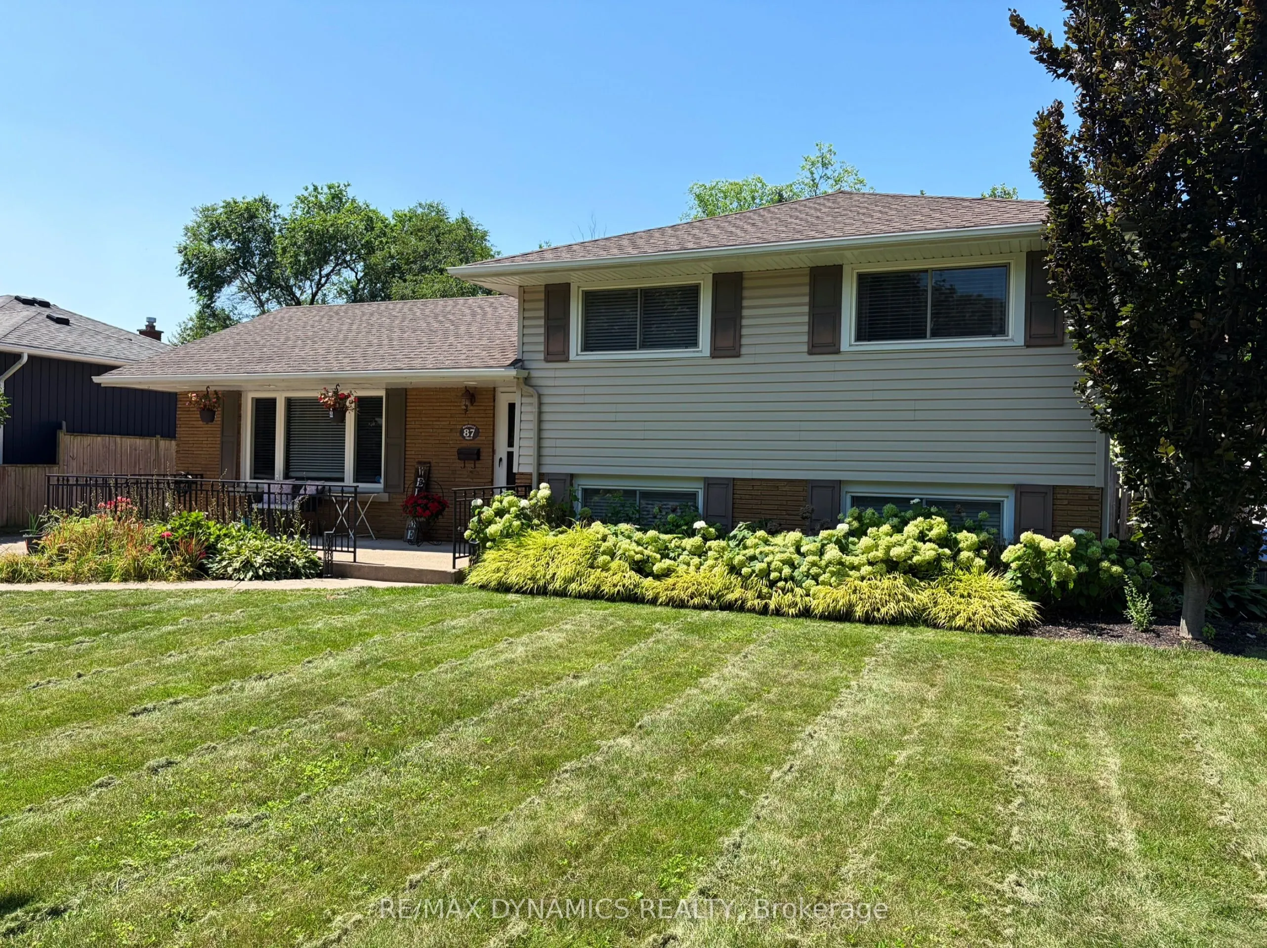 87 Rochelle Drive