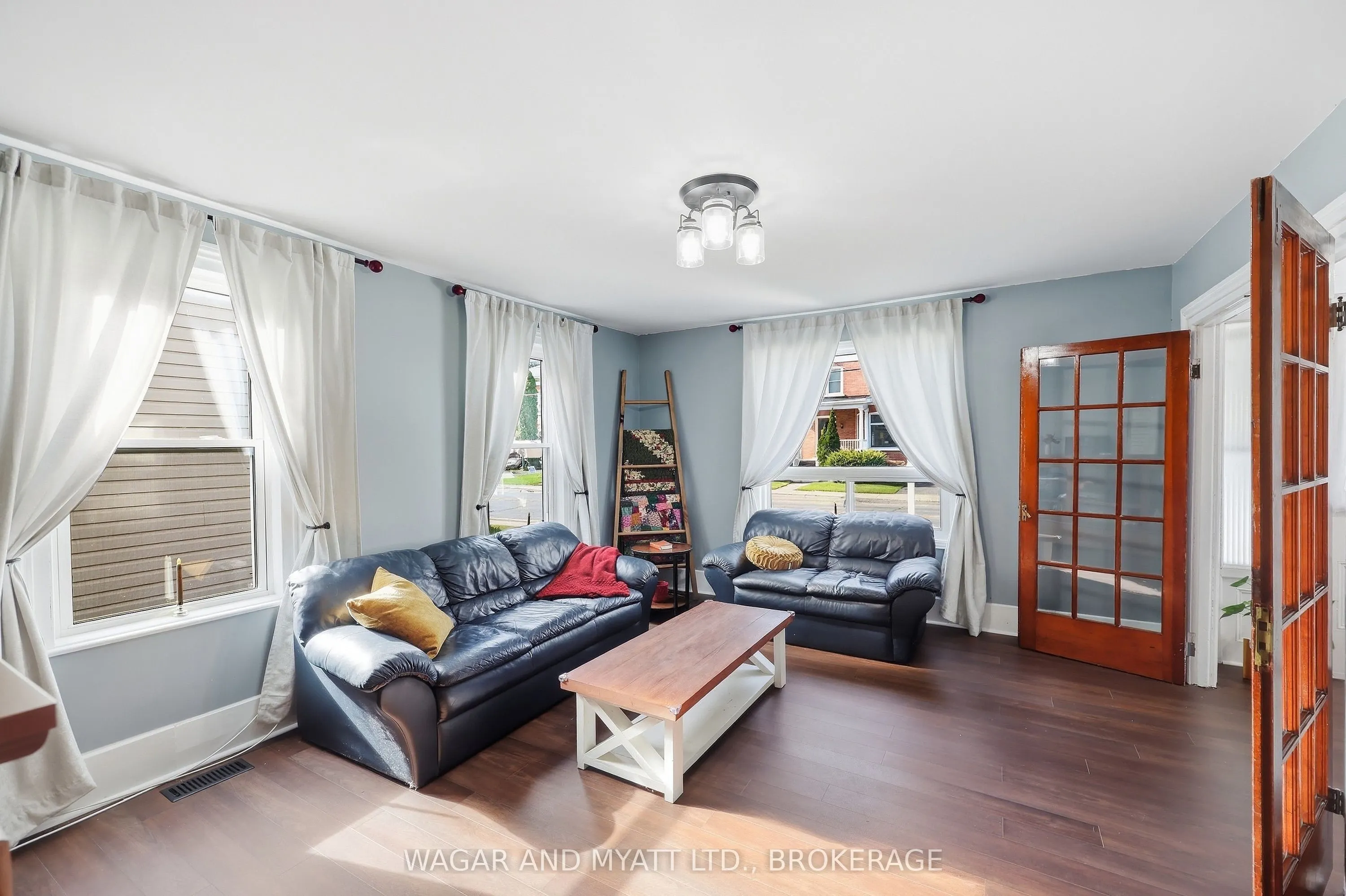 205 Centre Street N
