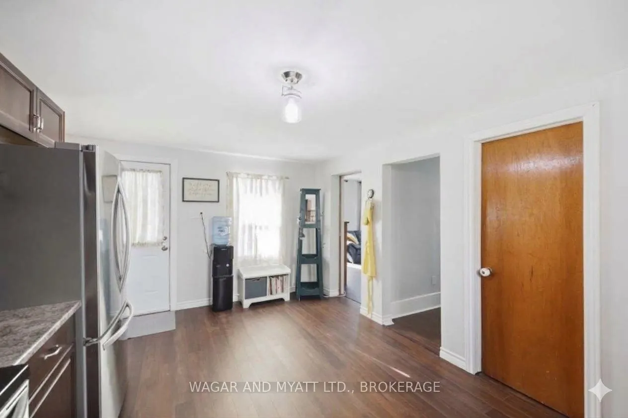 205 Centre Street N