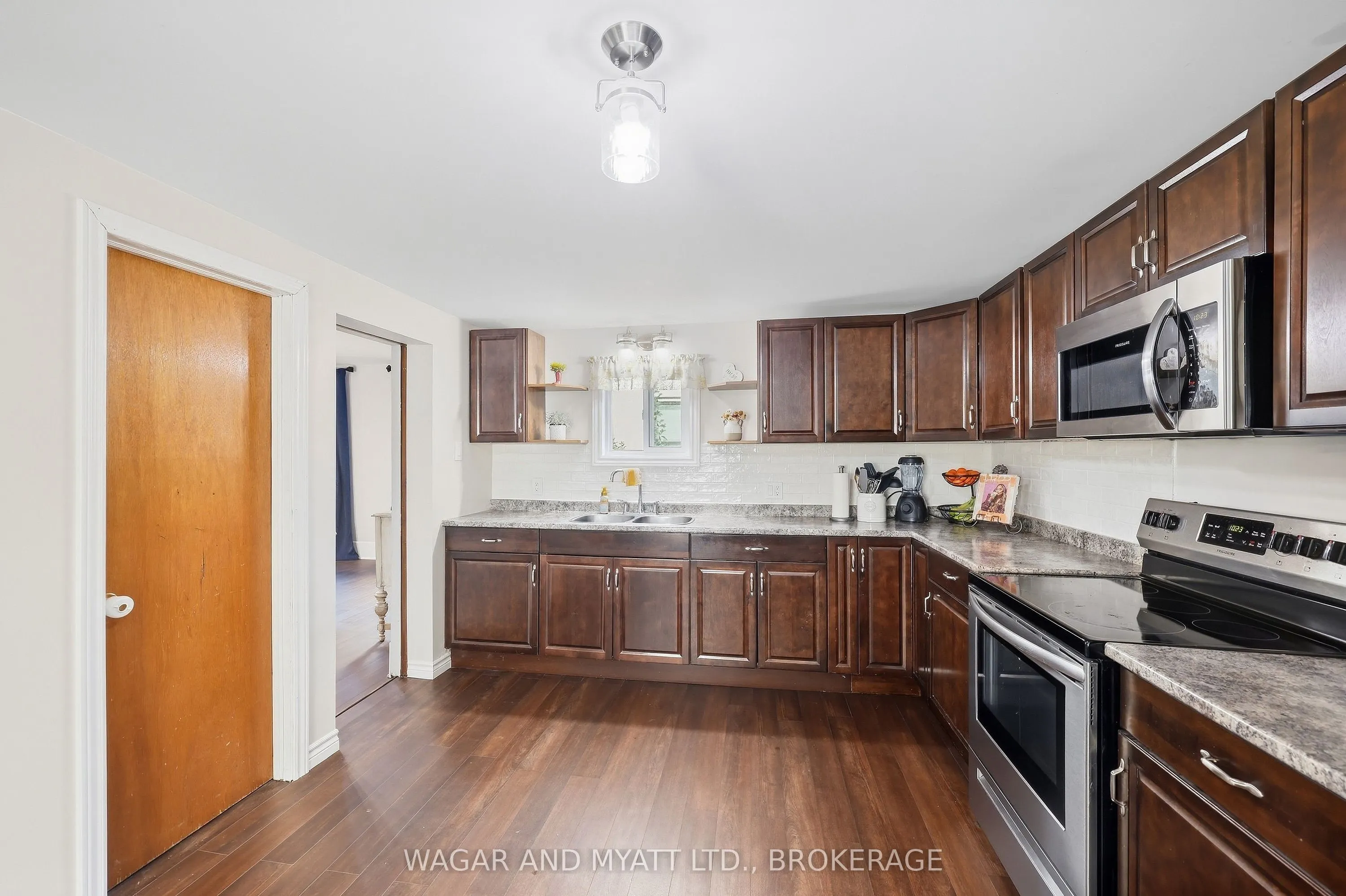 205 Centre Street N