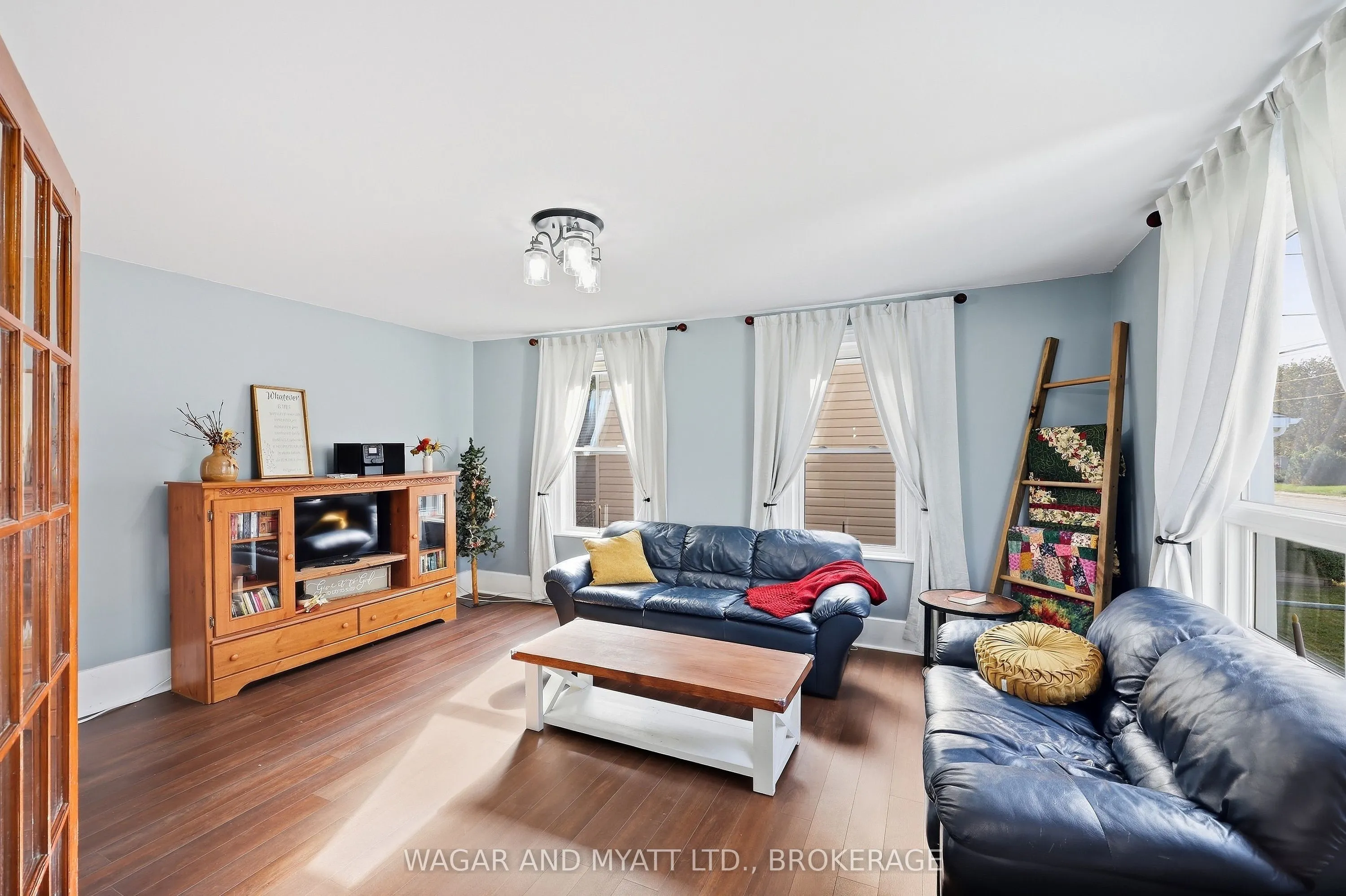 205 Centre Street N