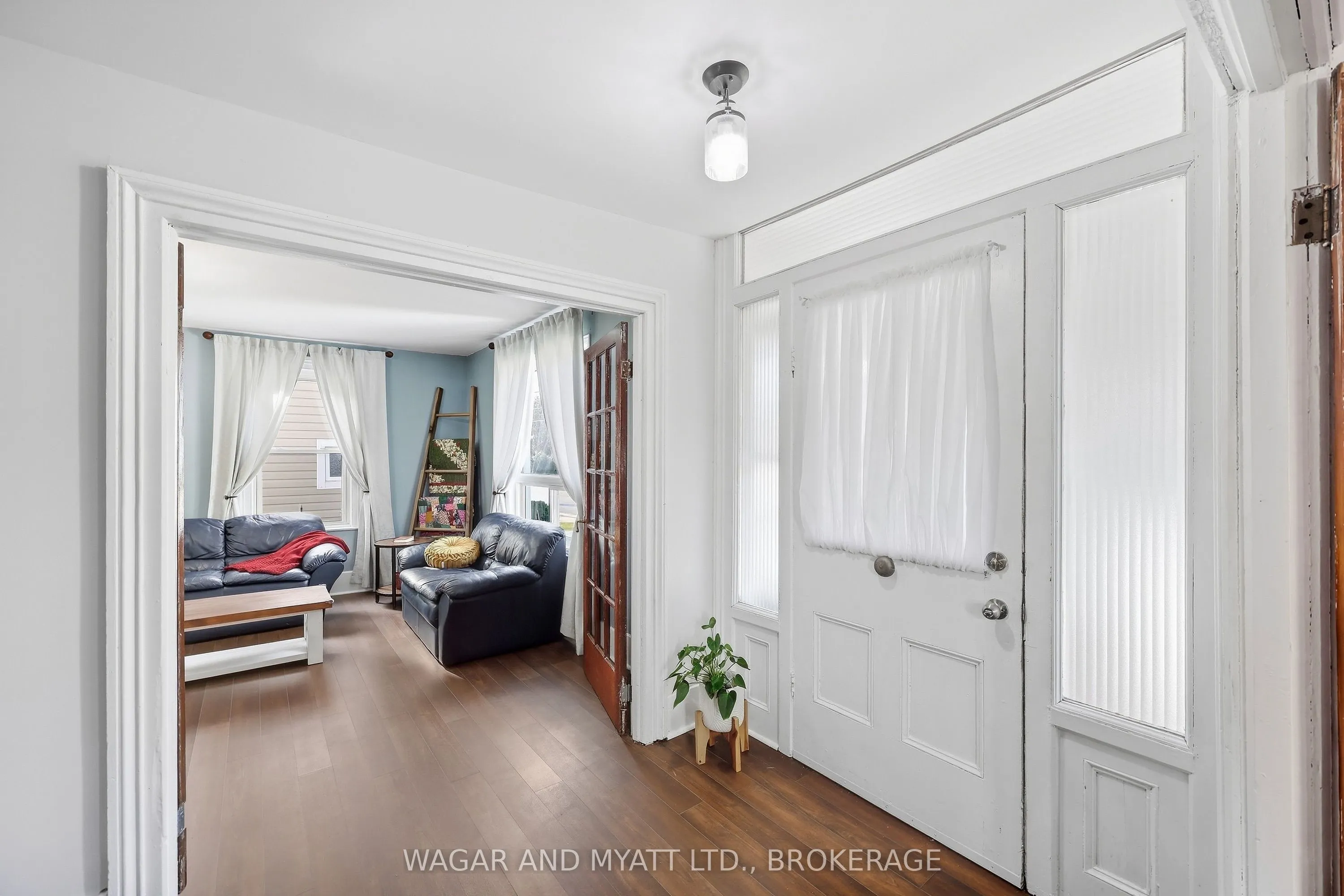205 Centre Street N