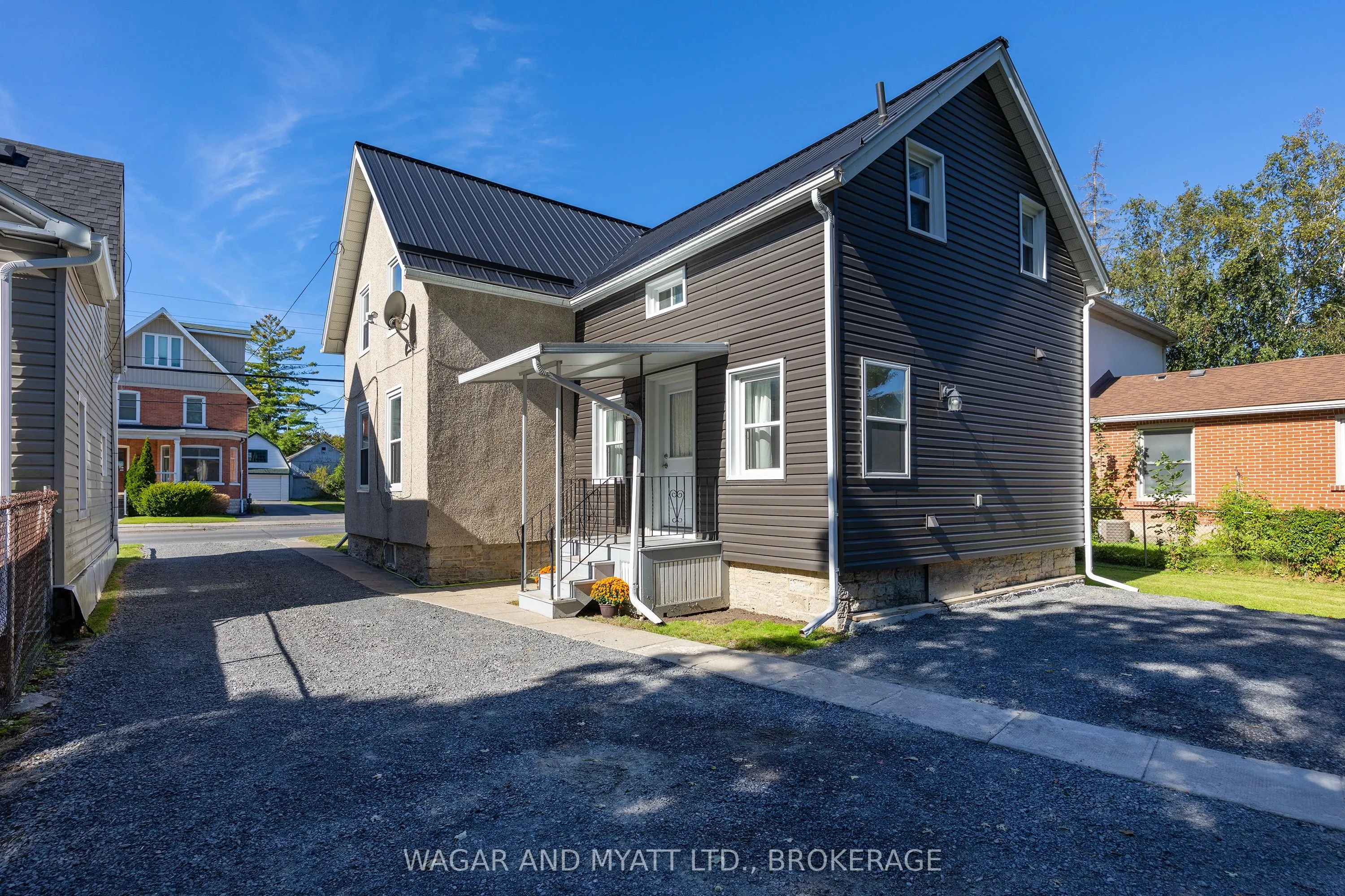 205 Centre Street N