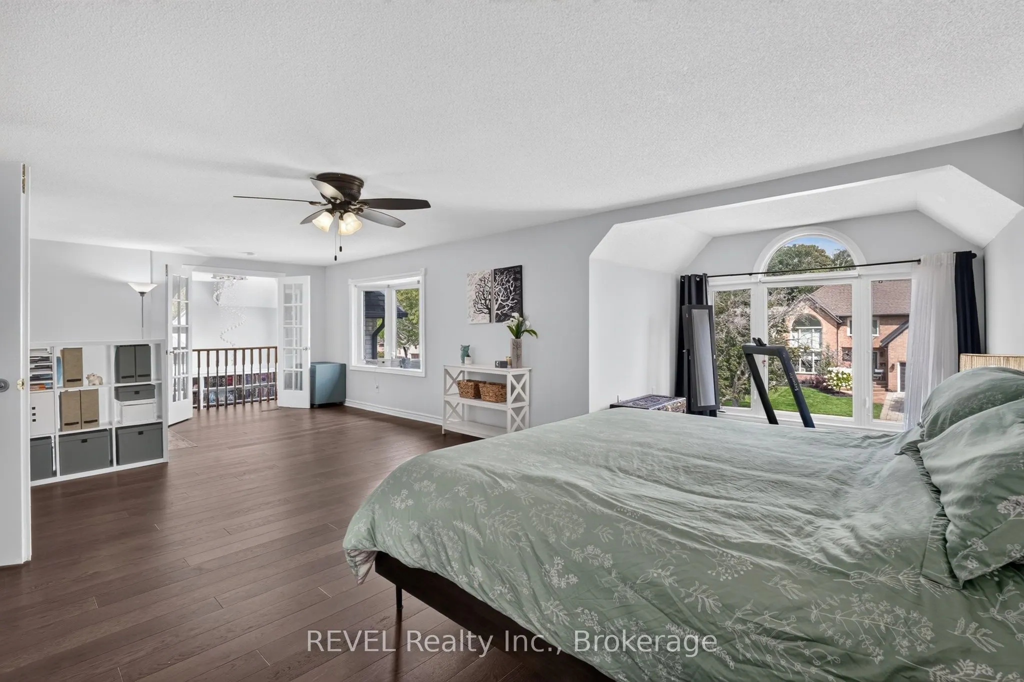 10 Meadowbrook Lane