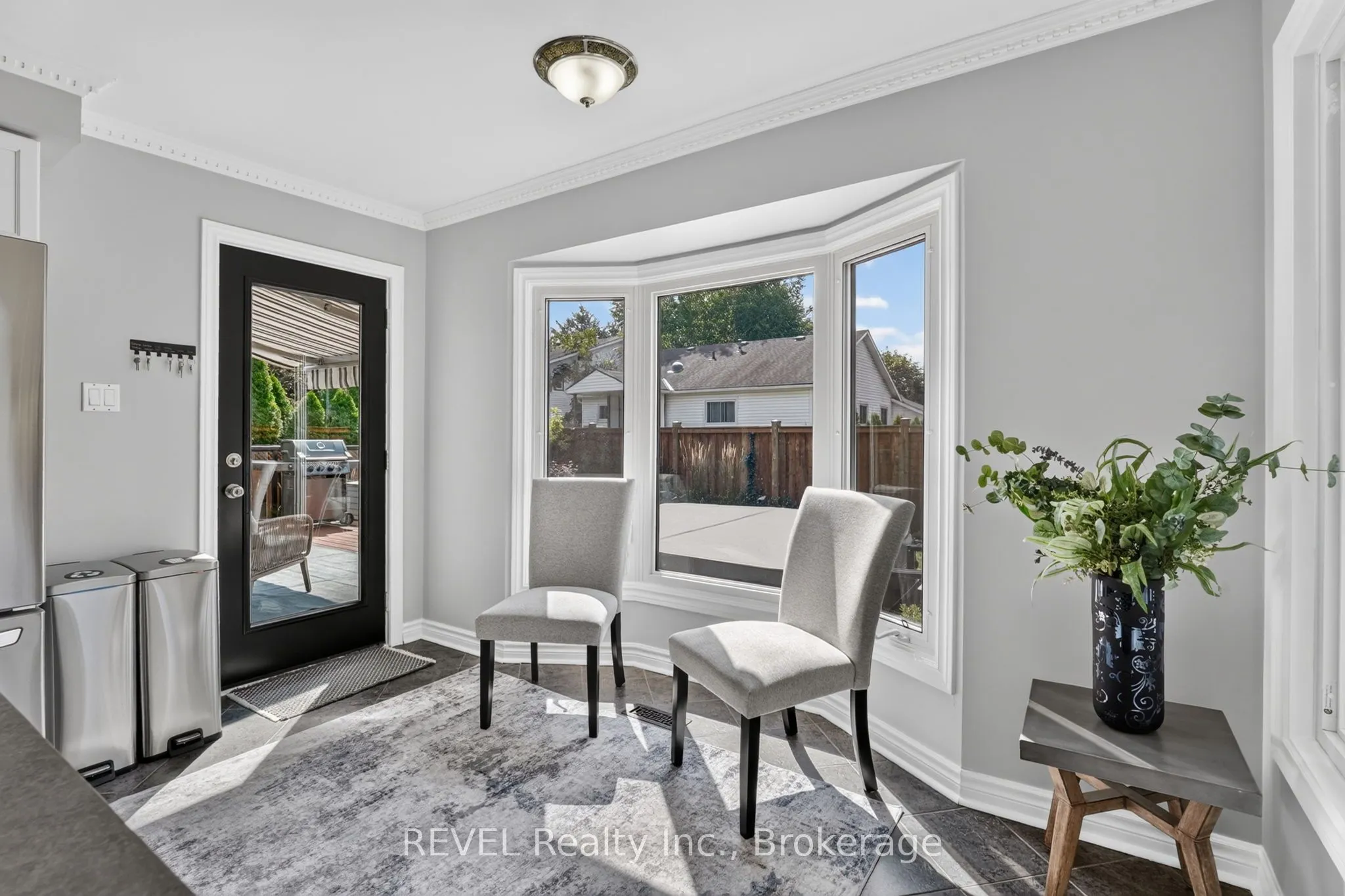 10 Meadowbrook Lane