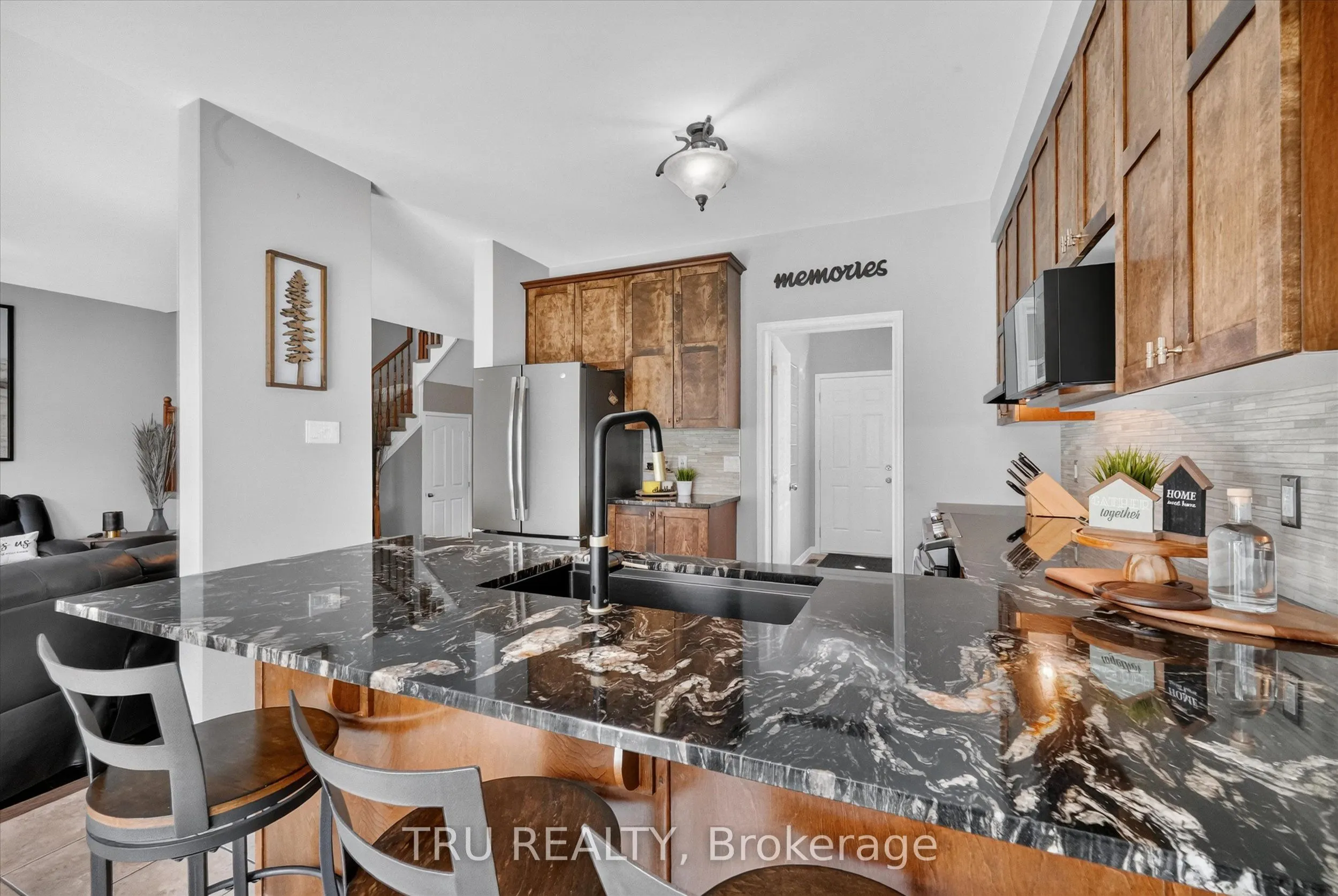 325 Upcountry Drive E