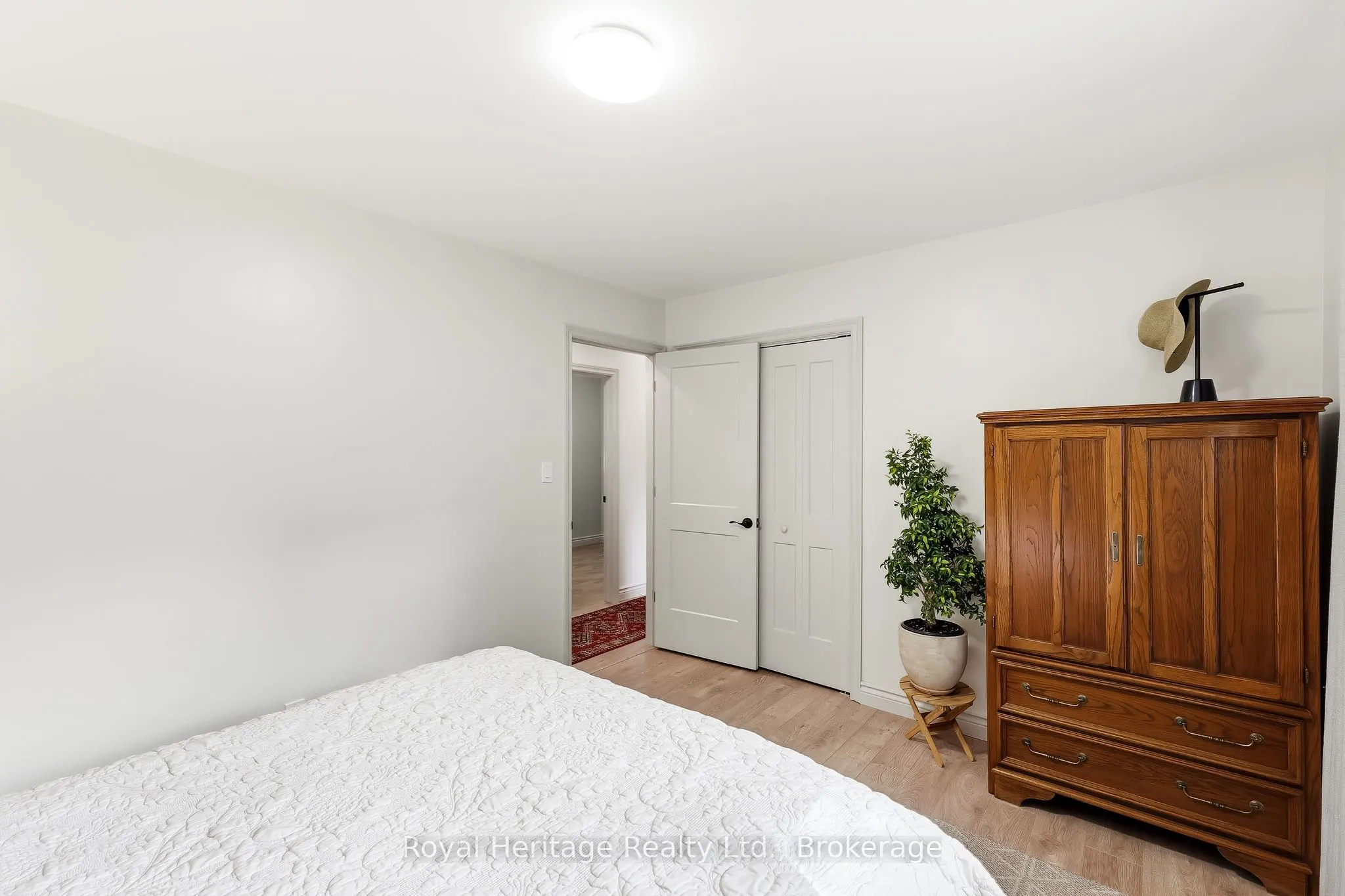 93 Division Street S