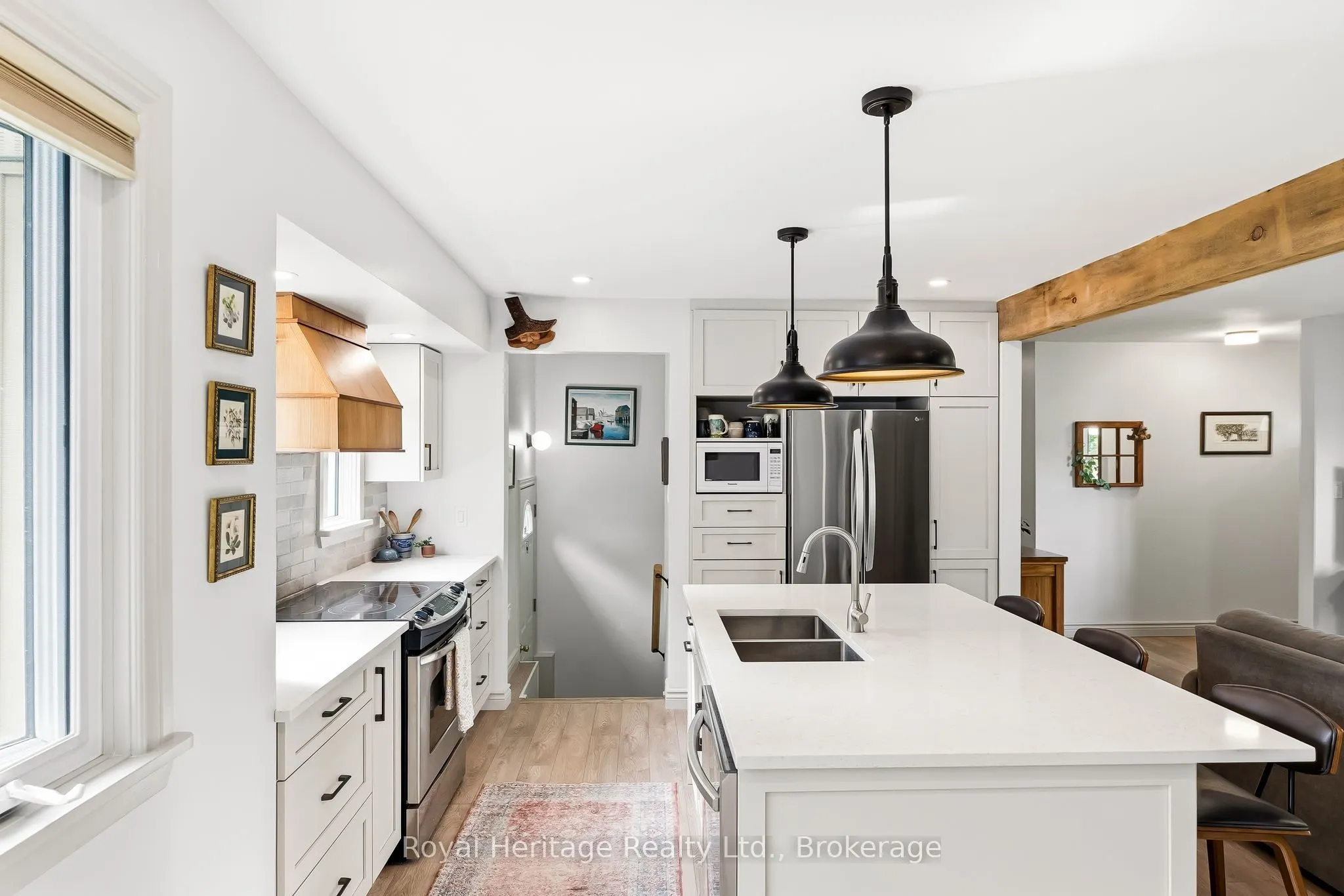 93 Division Street S