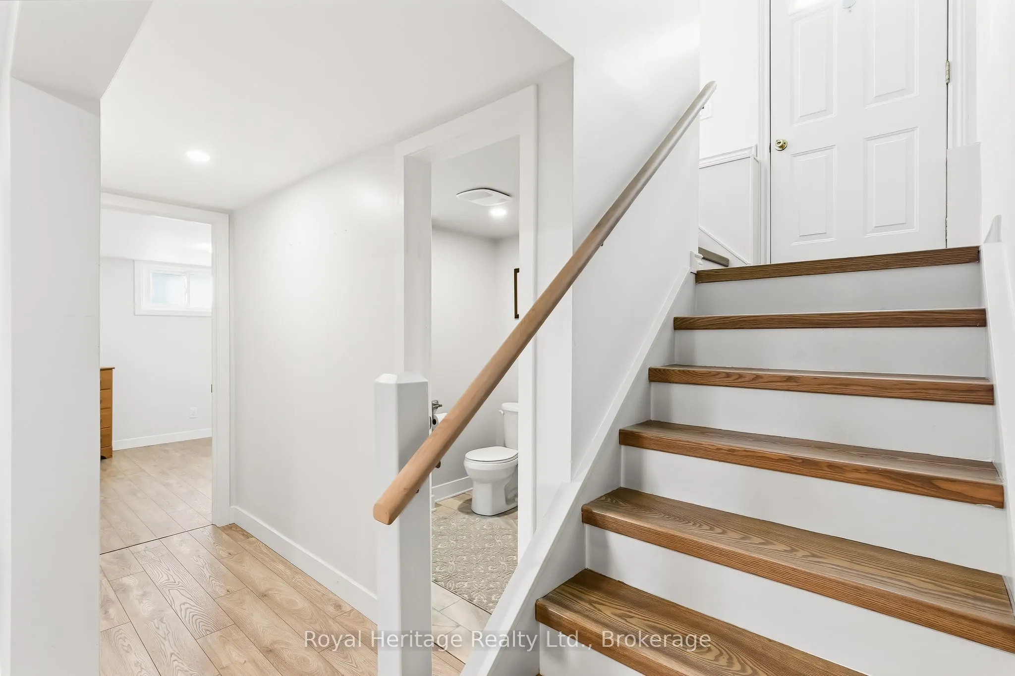 93 Division Street S