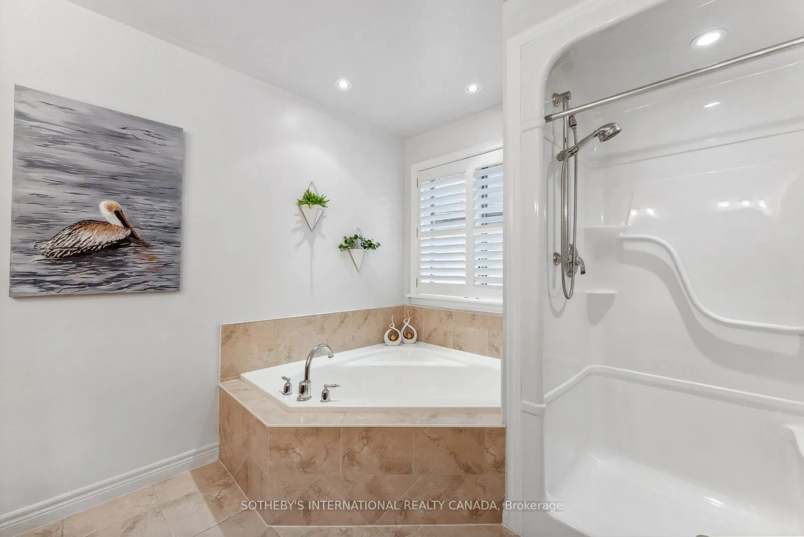 33 South Harbour Drive