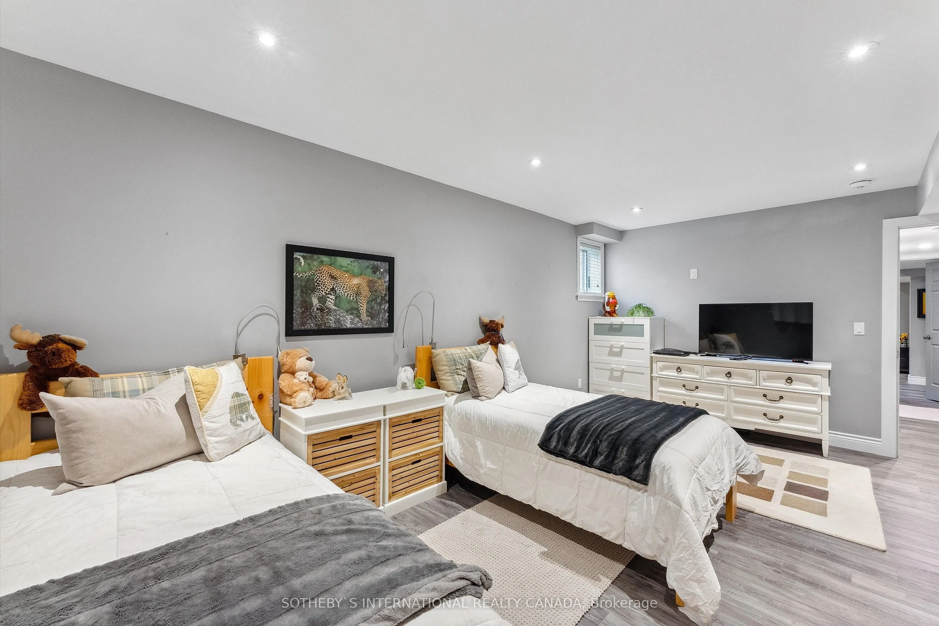 33 South Harbour Drive