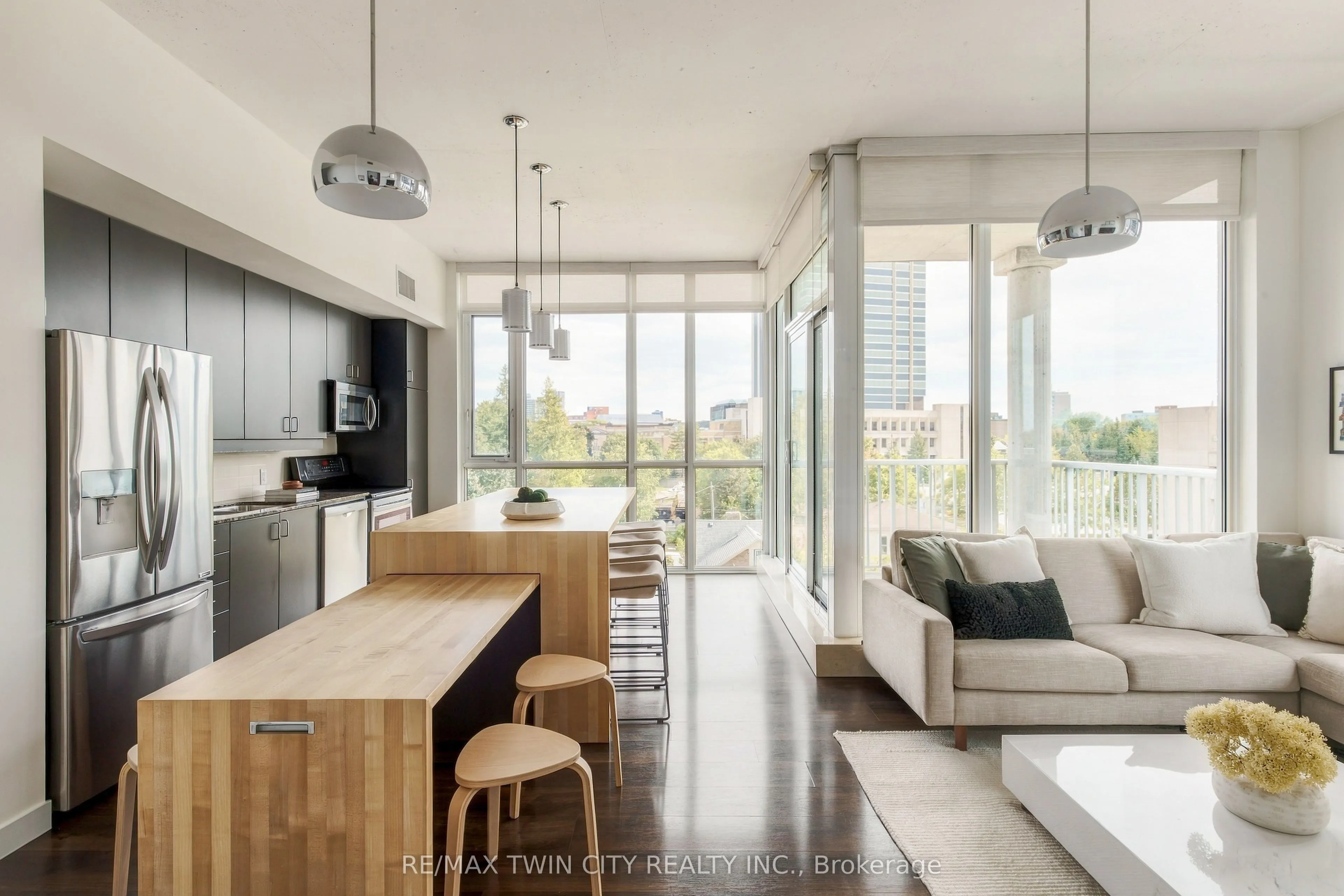 191 King Street S #511