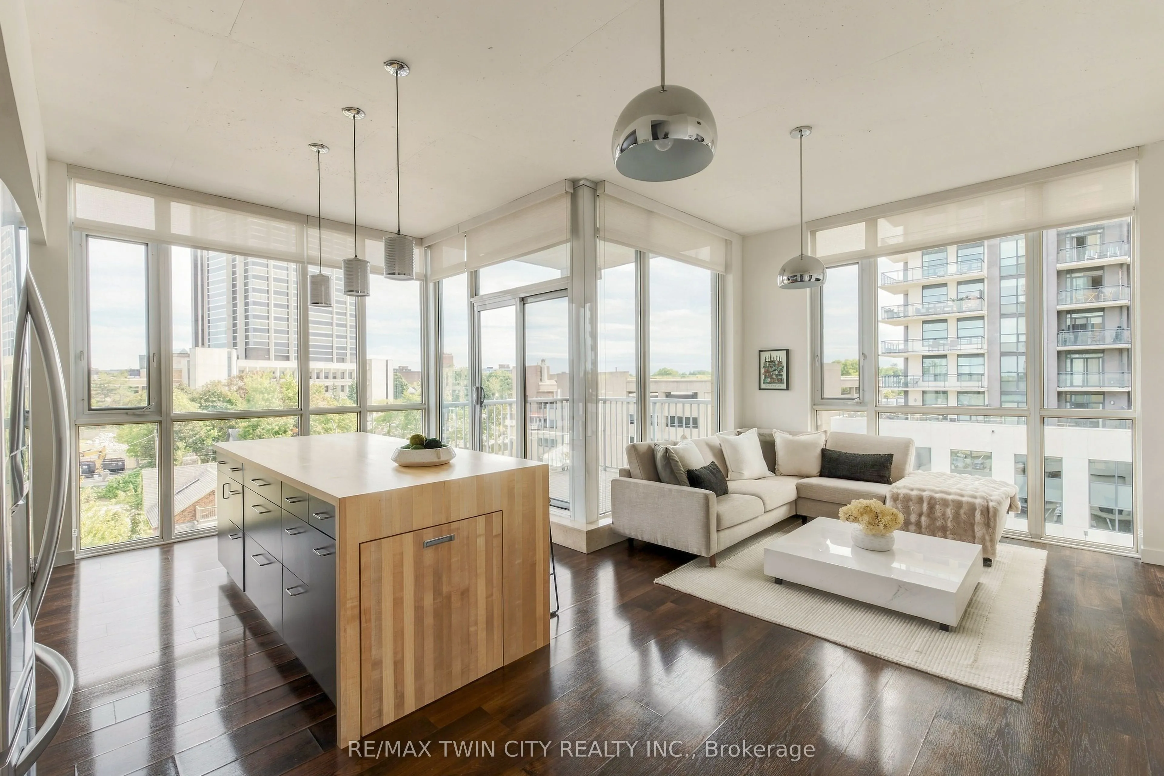 191 King Street S #511