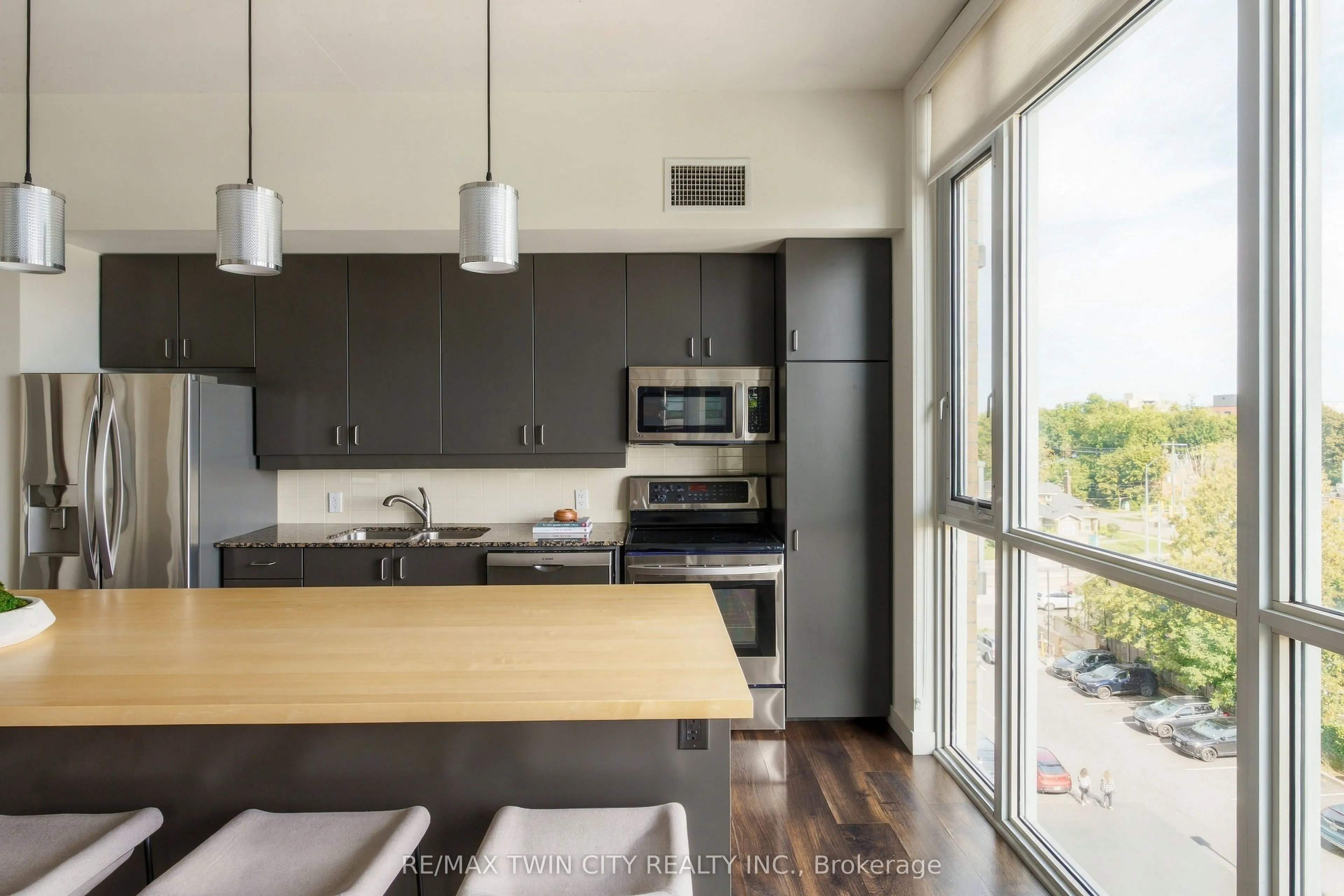 191 King Street S #511