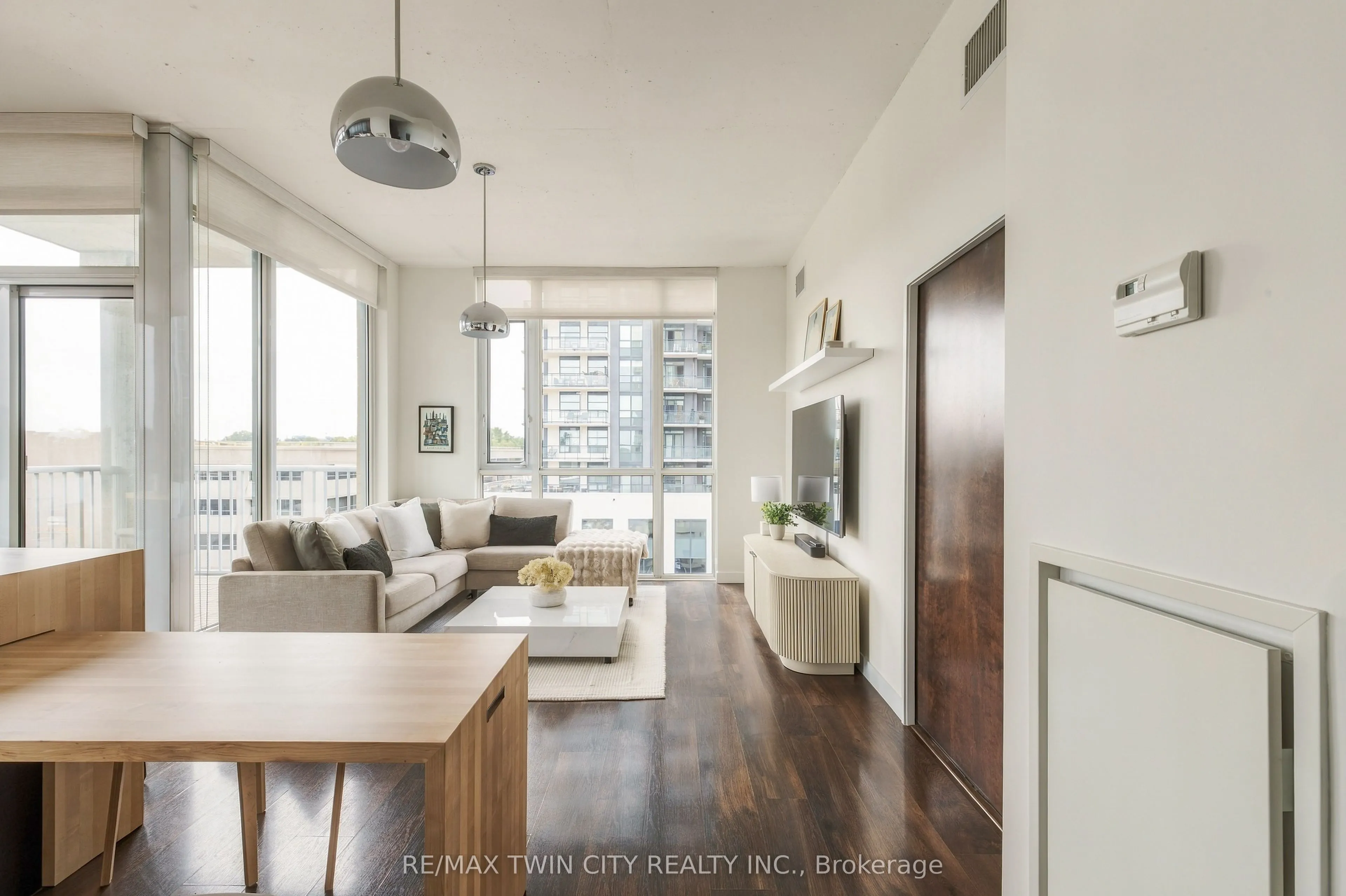191 King Street S #511
