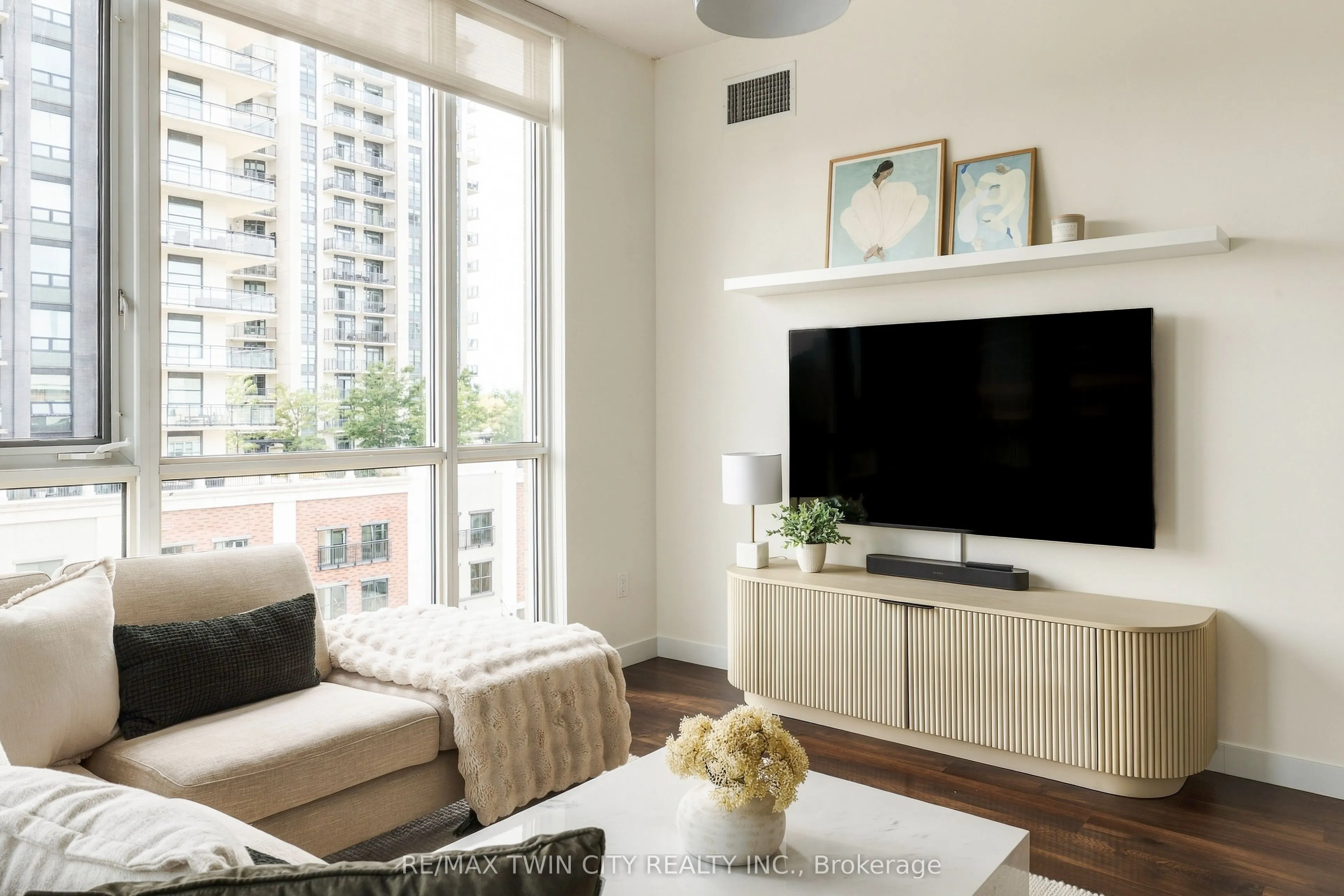 191 King Street S #511