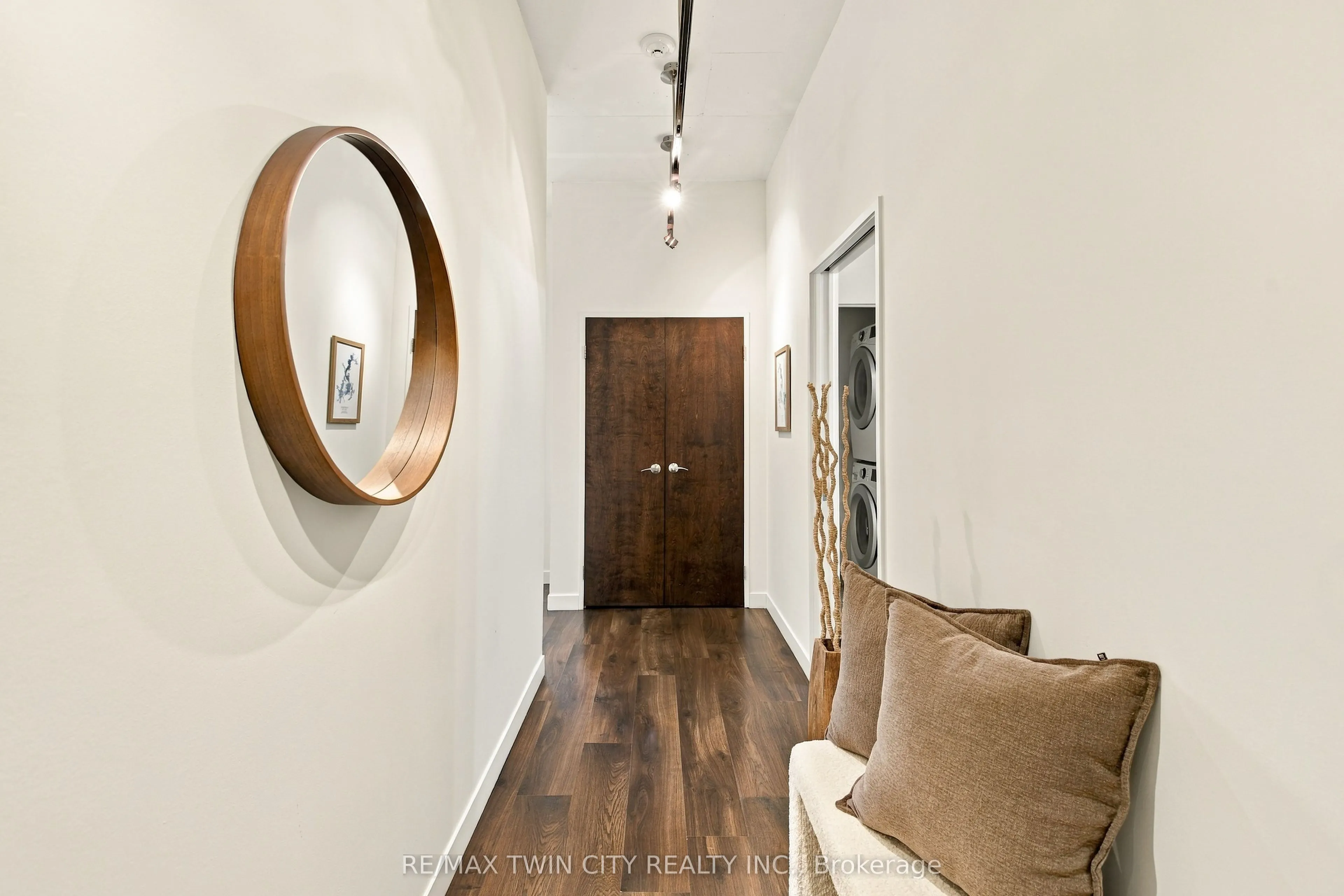 191 King Street S #511