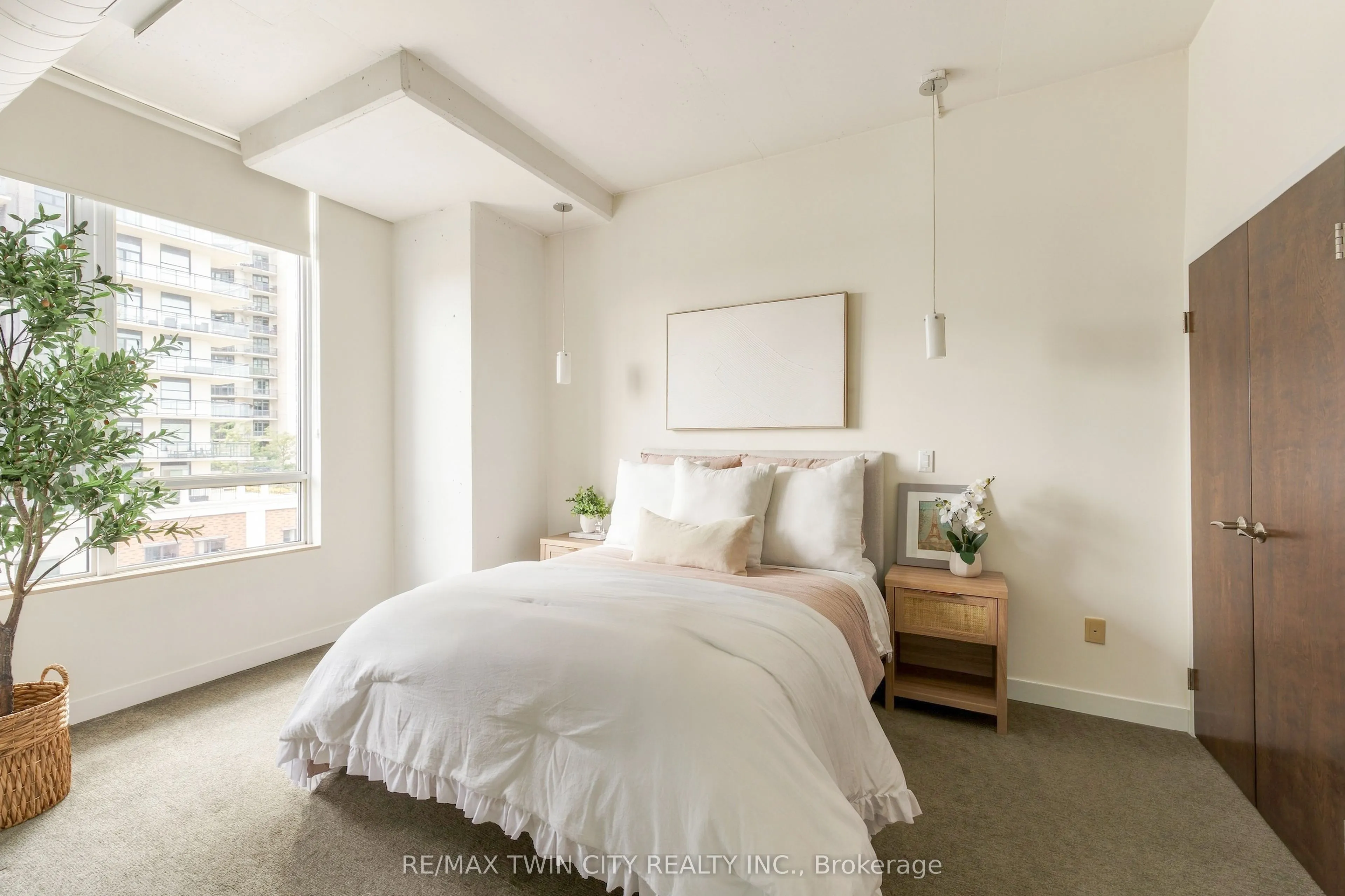 191 King Street S #511