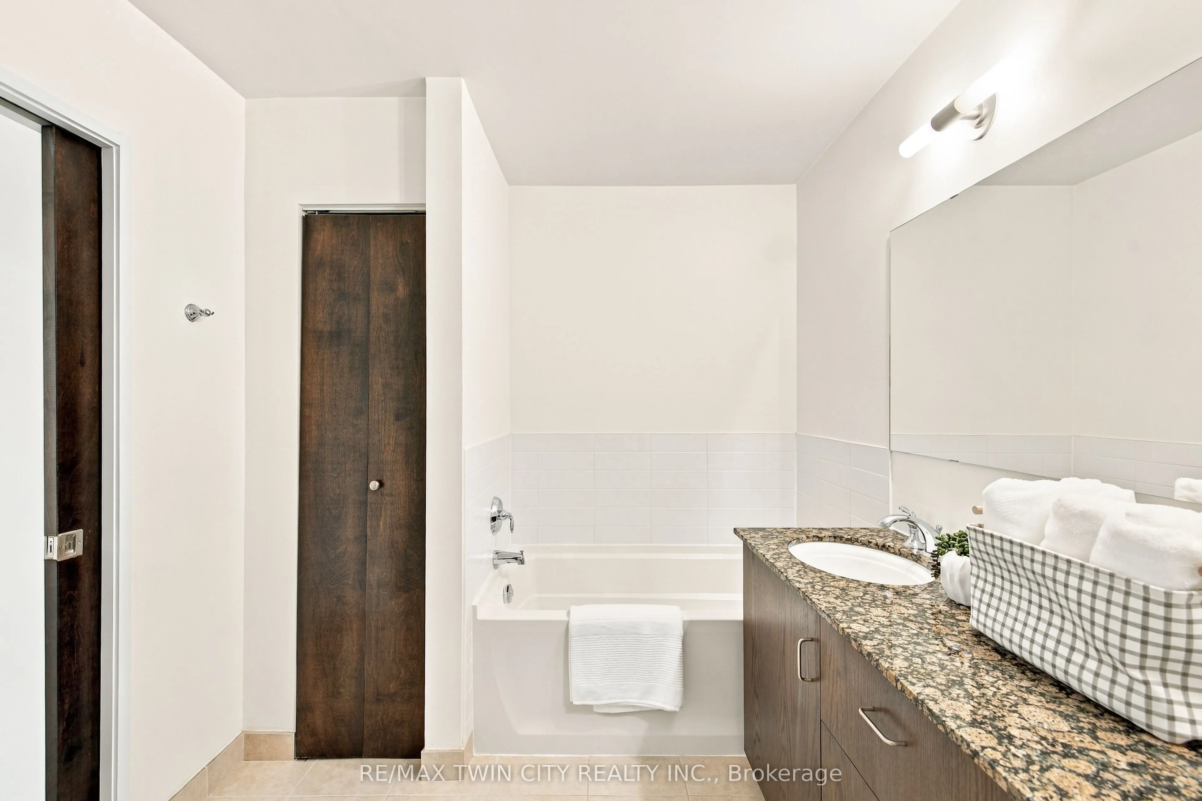 191 King Street S #511