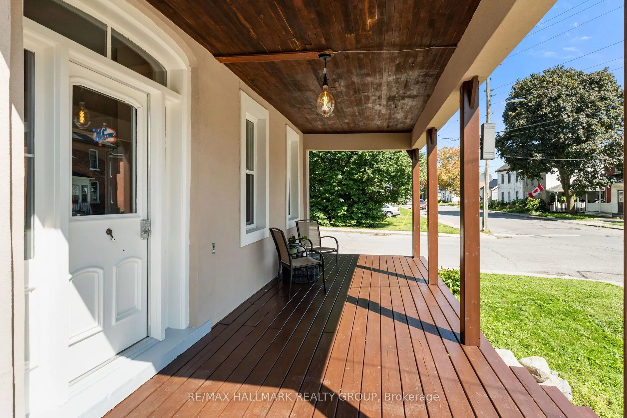 404 Henry Street W