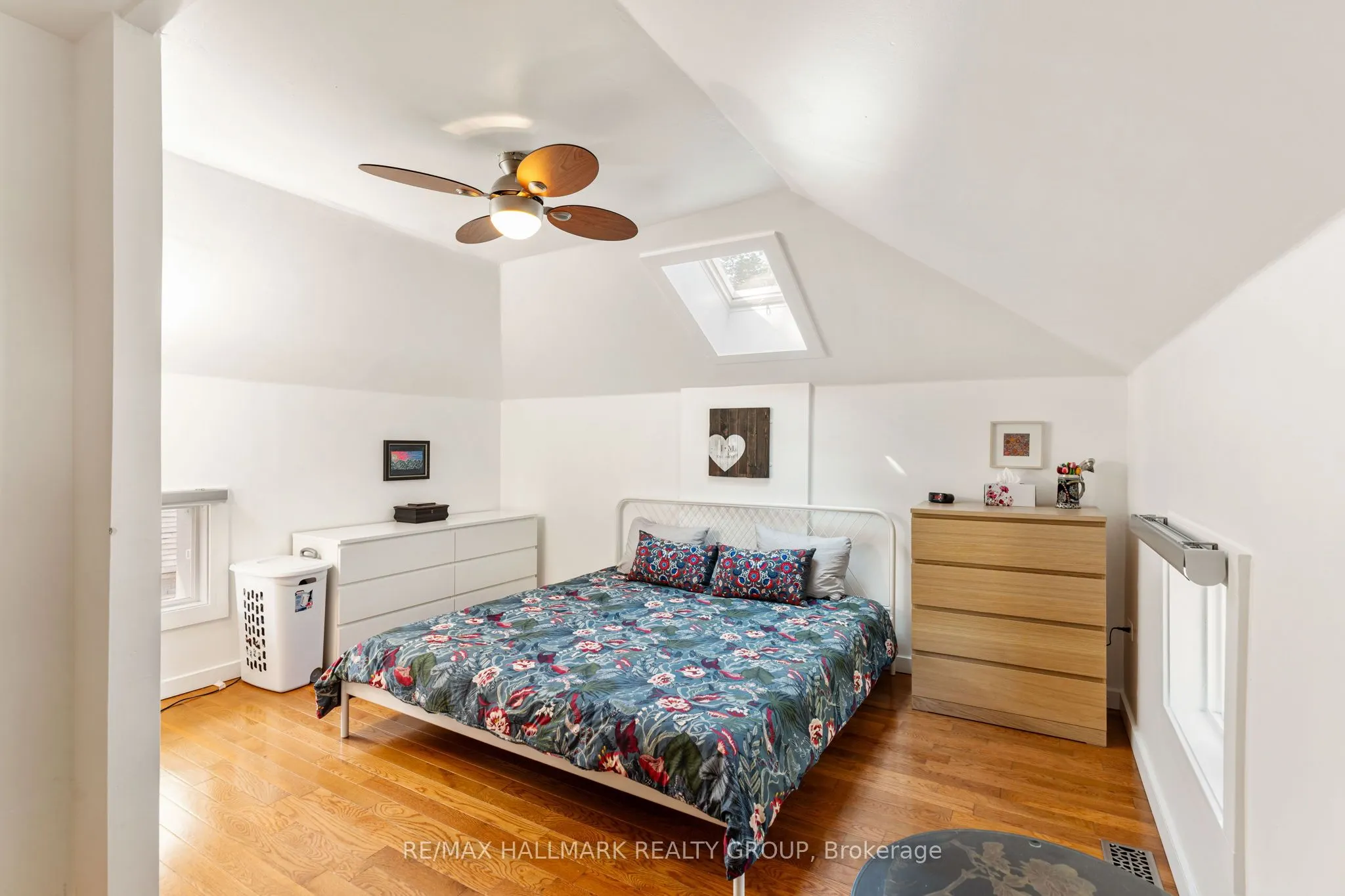404 Henry Street W