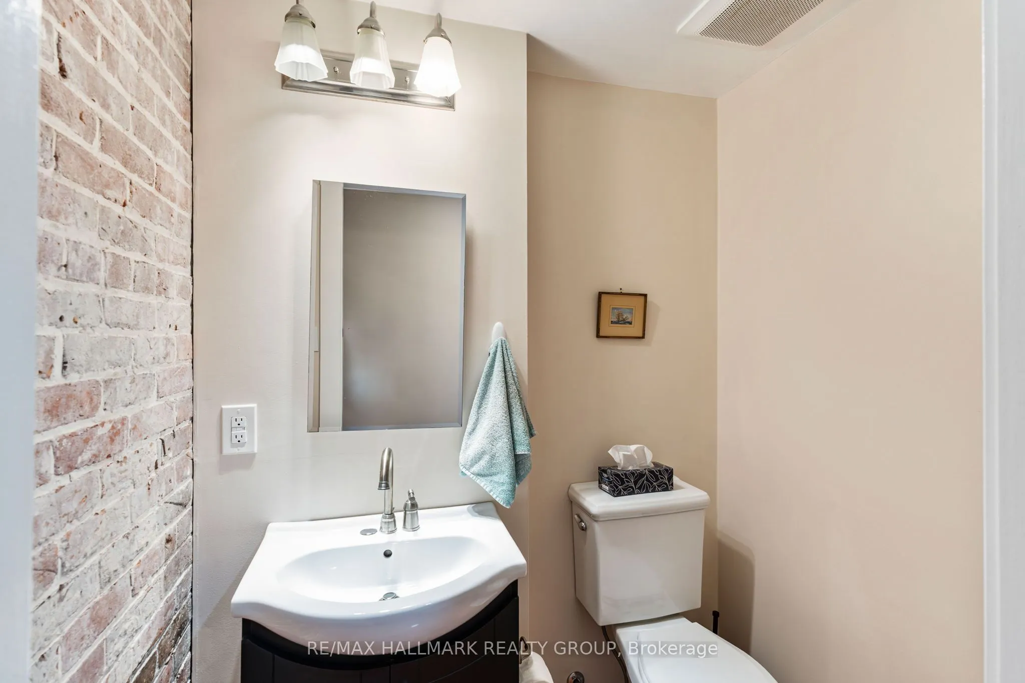 404 Henry Street W