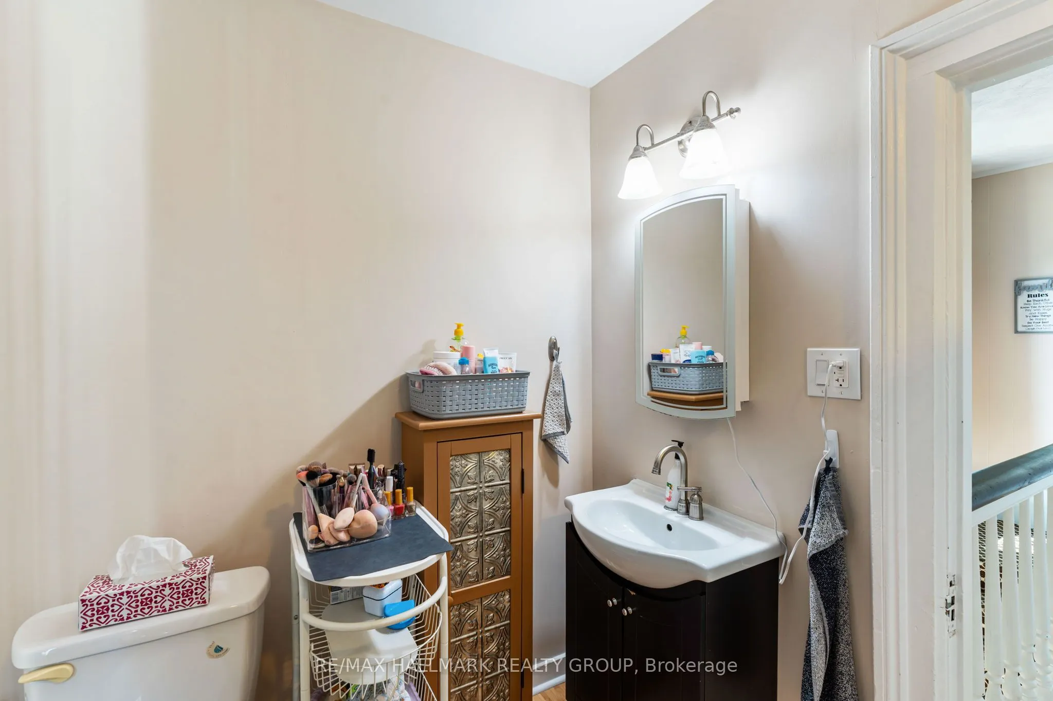 404 Henry Street W
