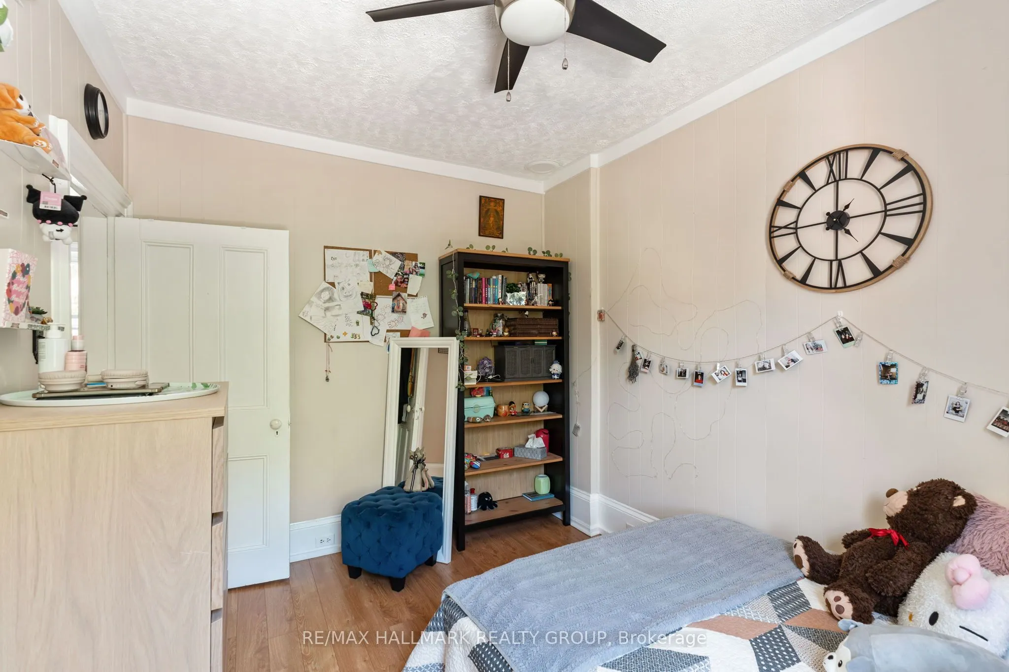 404 Henry Street W