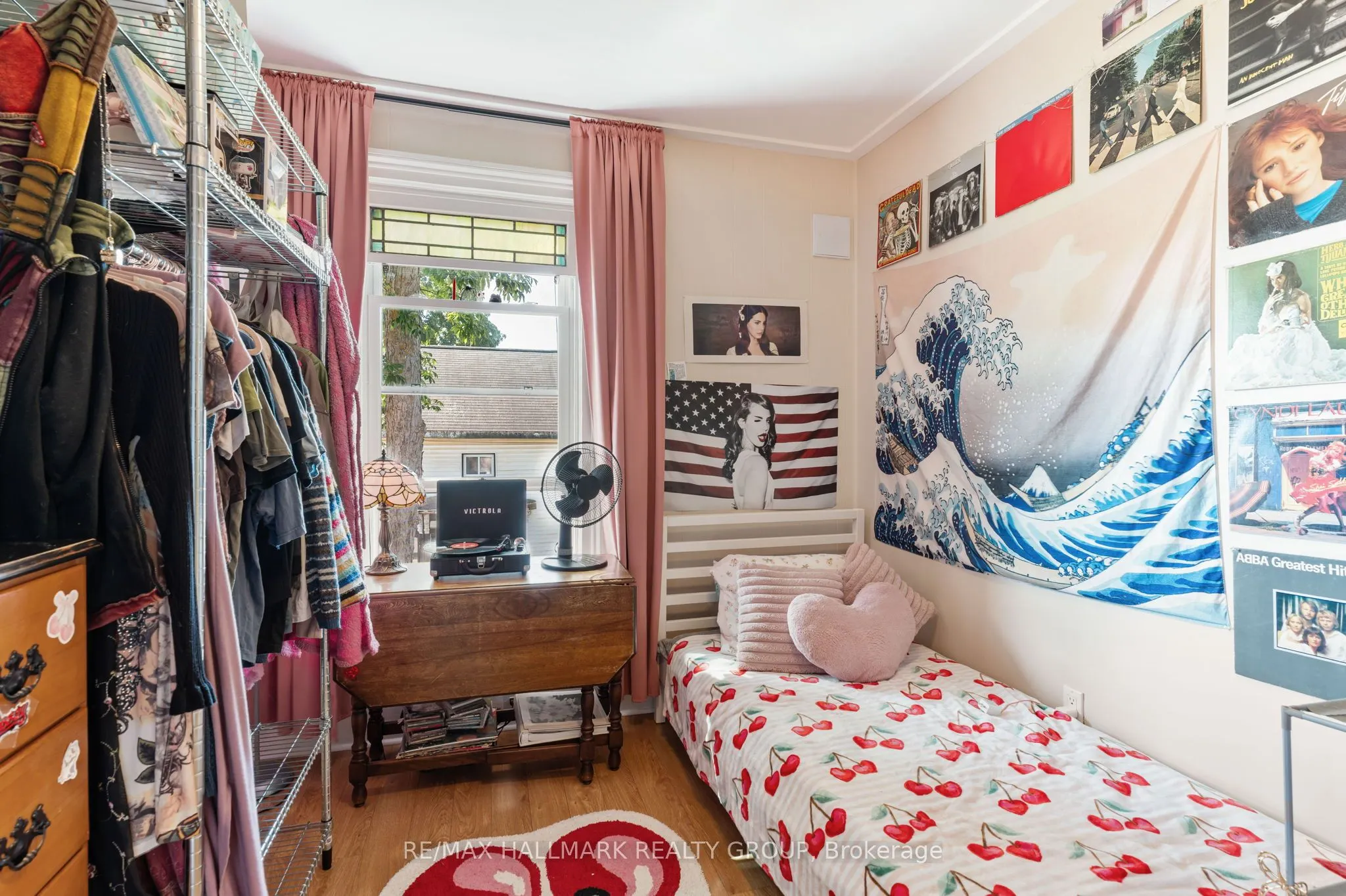 404 Henry Street W