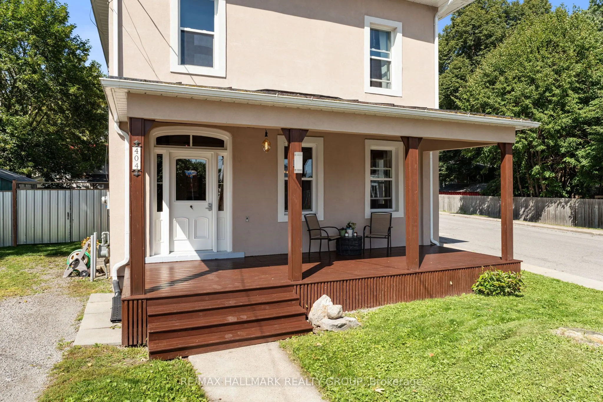 404 Henry Street W