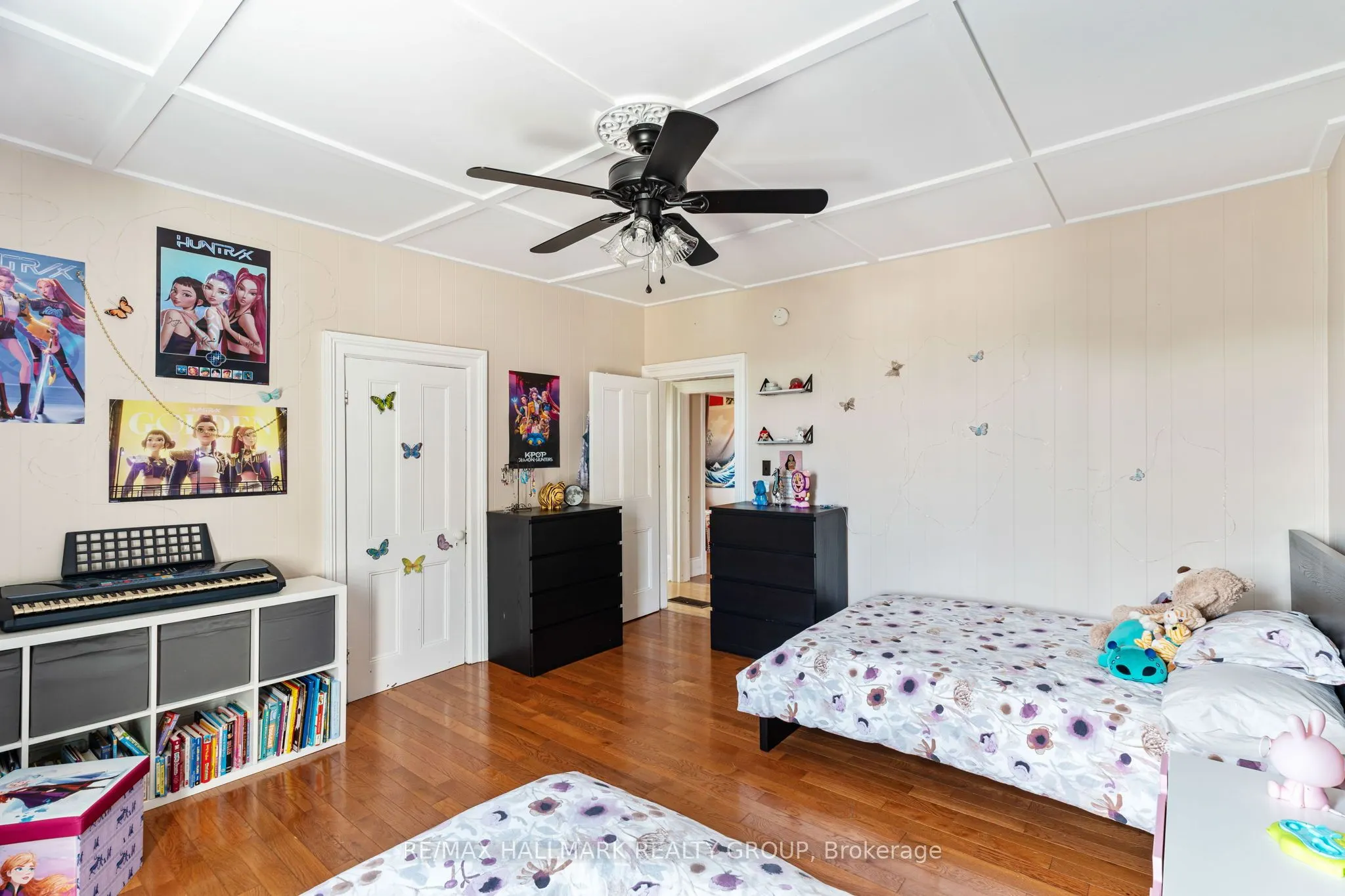 404 Henry Street W