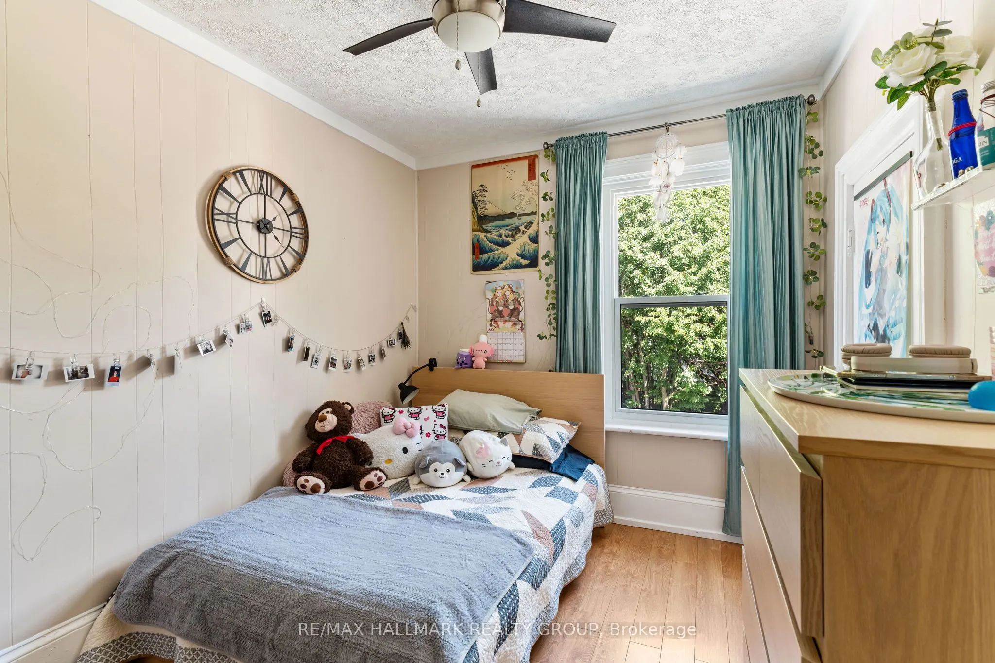 404 Henry Street W