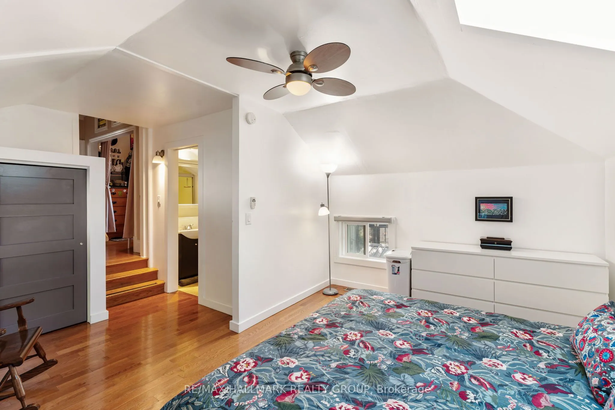 404 Henry Street W