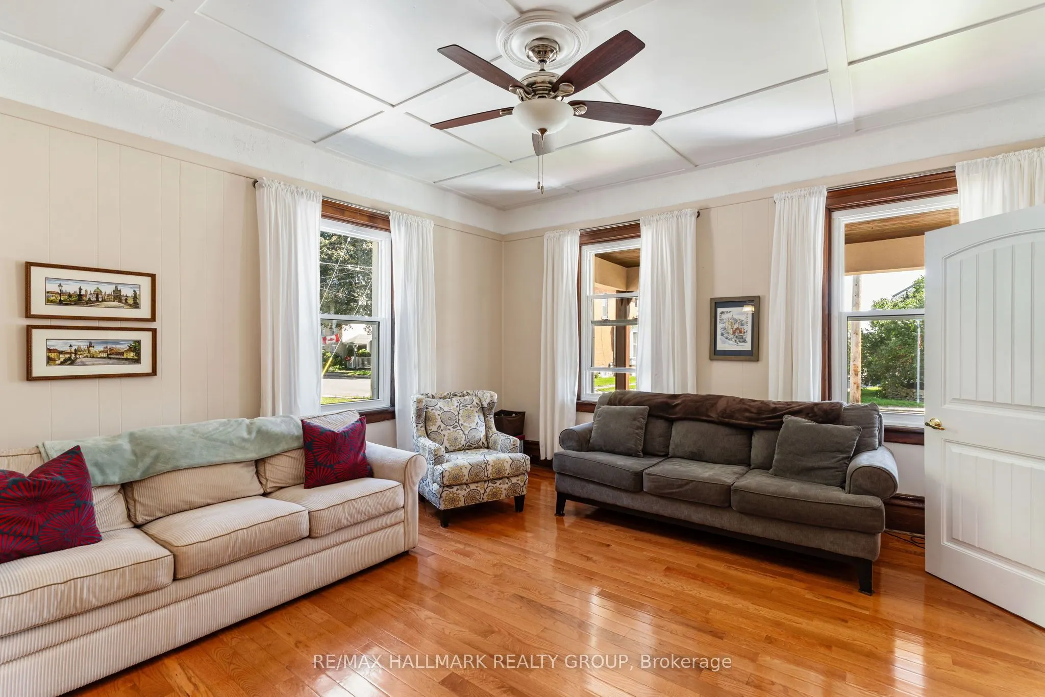 404 Henry Street W