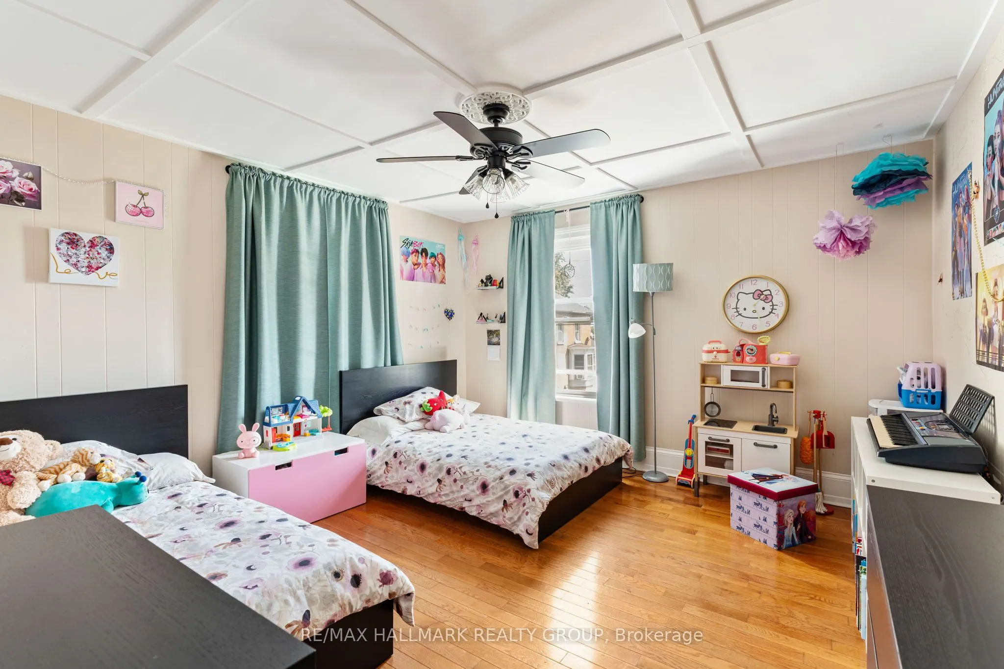 404 Henry Street W