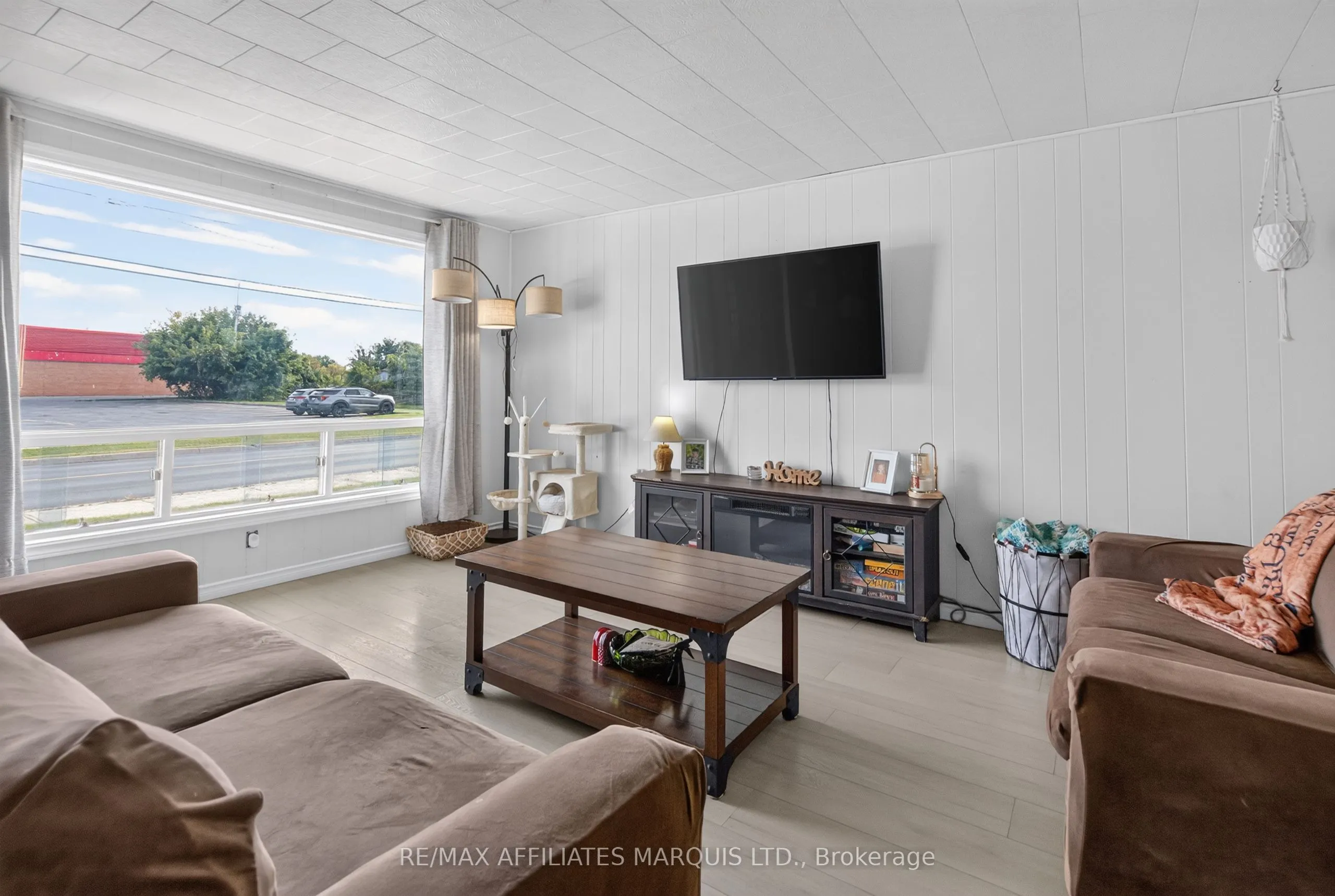 41 Eleventh Street E