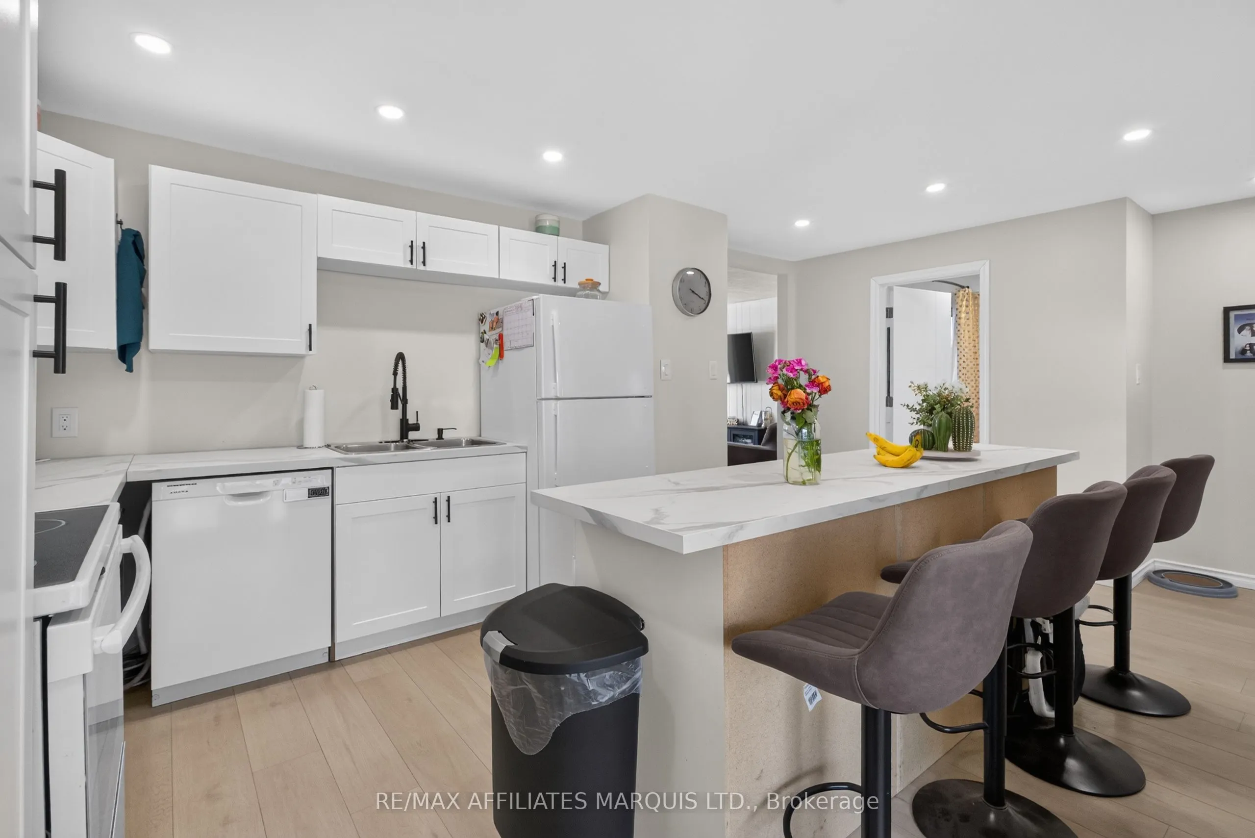 41 Eleventh Street E