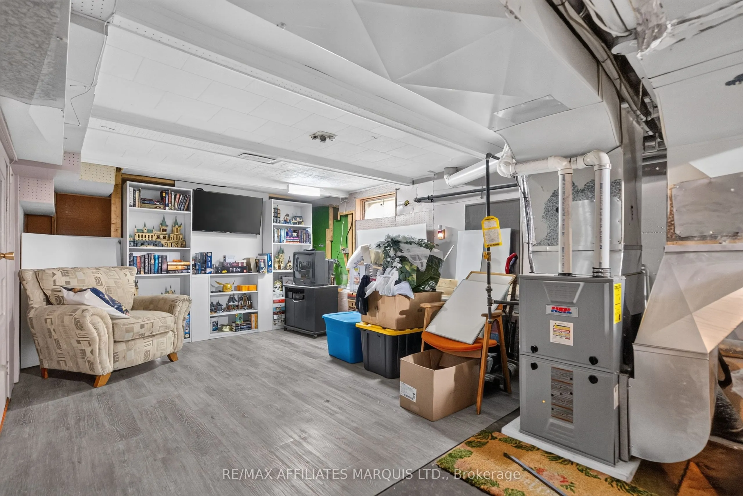 41 Eleventh Street E