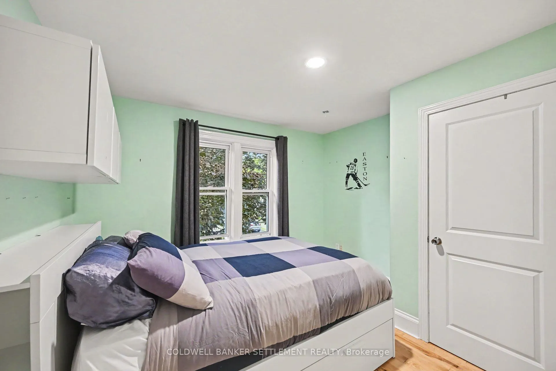 46 Brock Street S