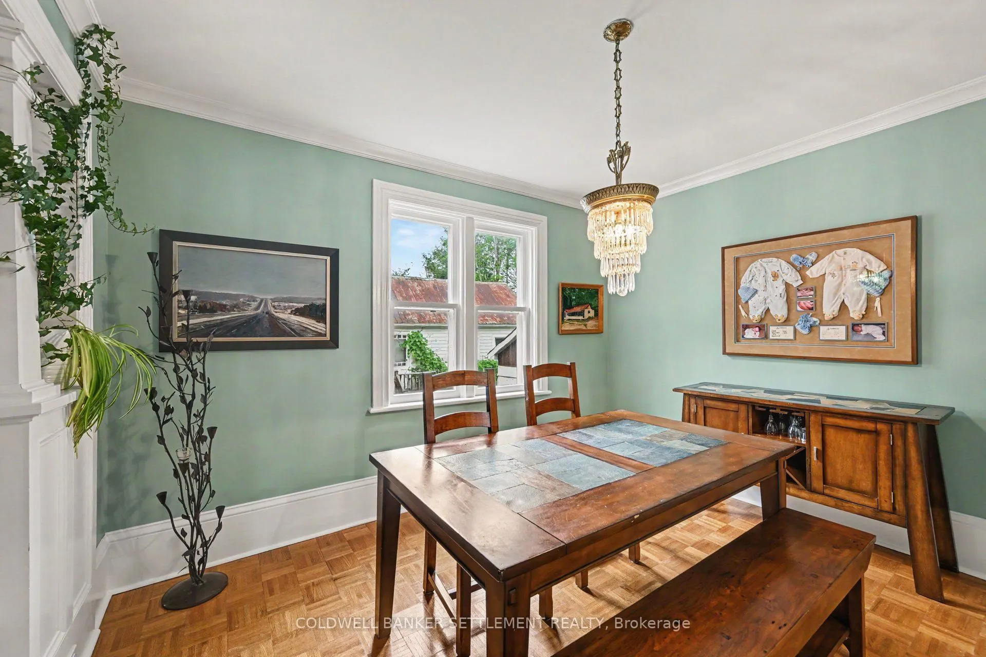 46 Brock Street S