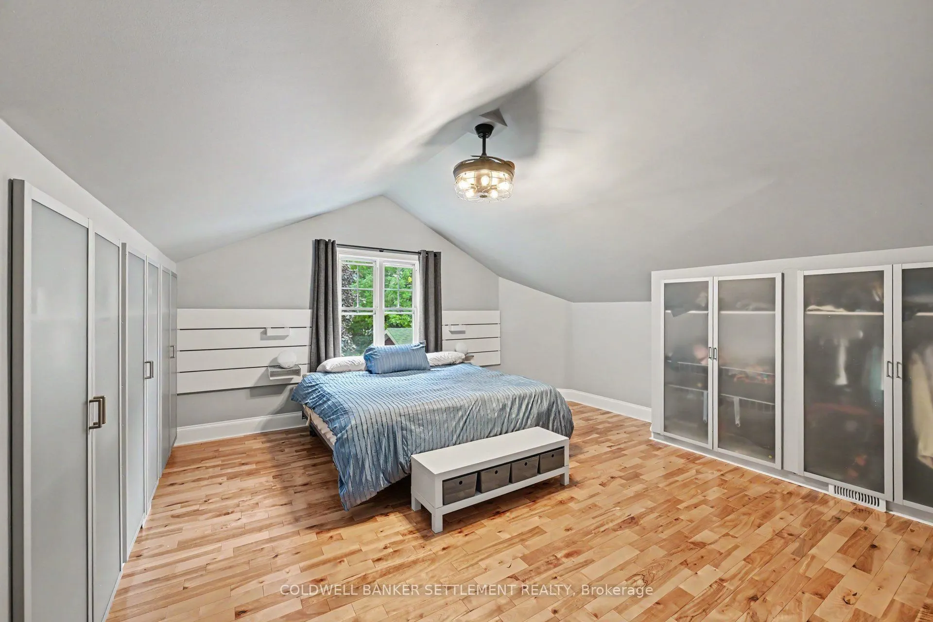 46 Brock Street S