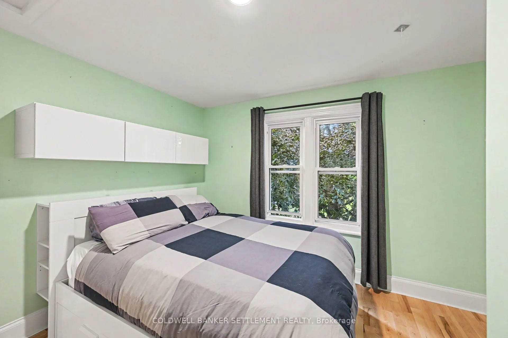 46 Brock Street S