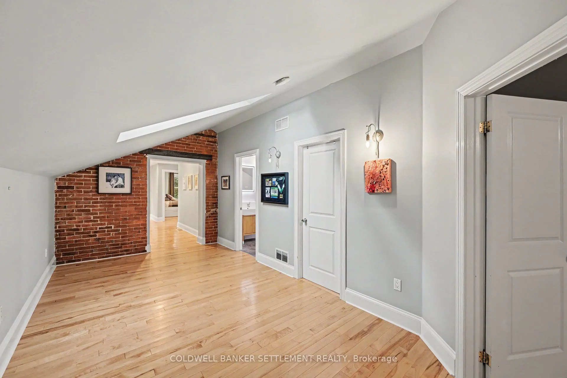 46 Brock Street S
